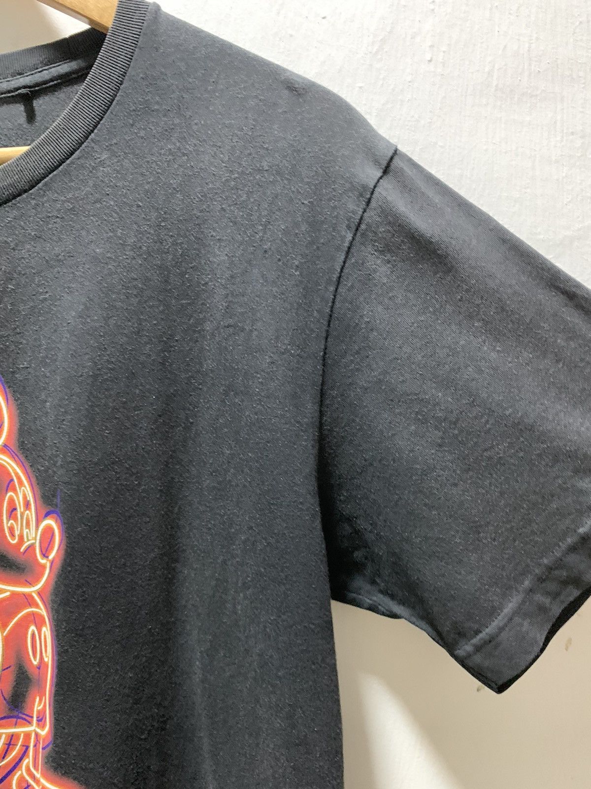 Uniqlo Uniclo X Mickey Large Tshirt Size US L / EU 52-54 / 3 - 6 Thumbnail