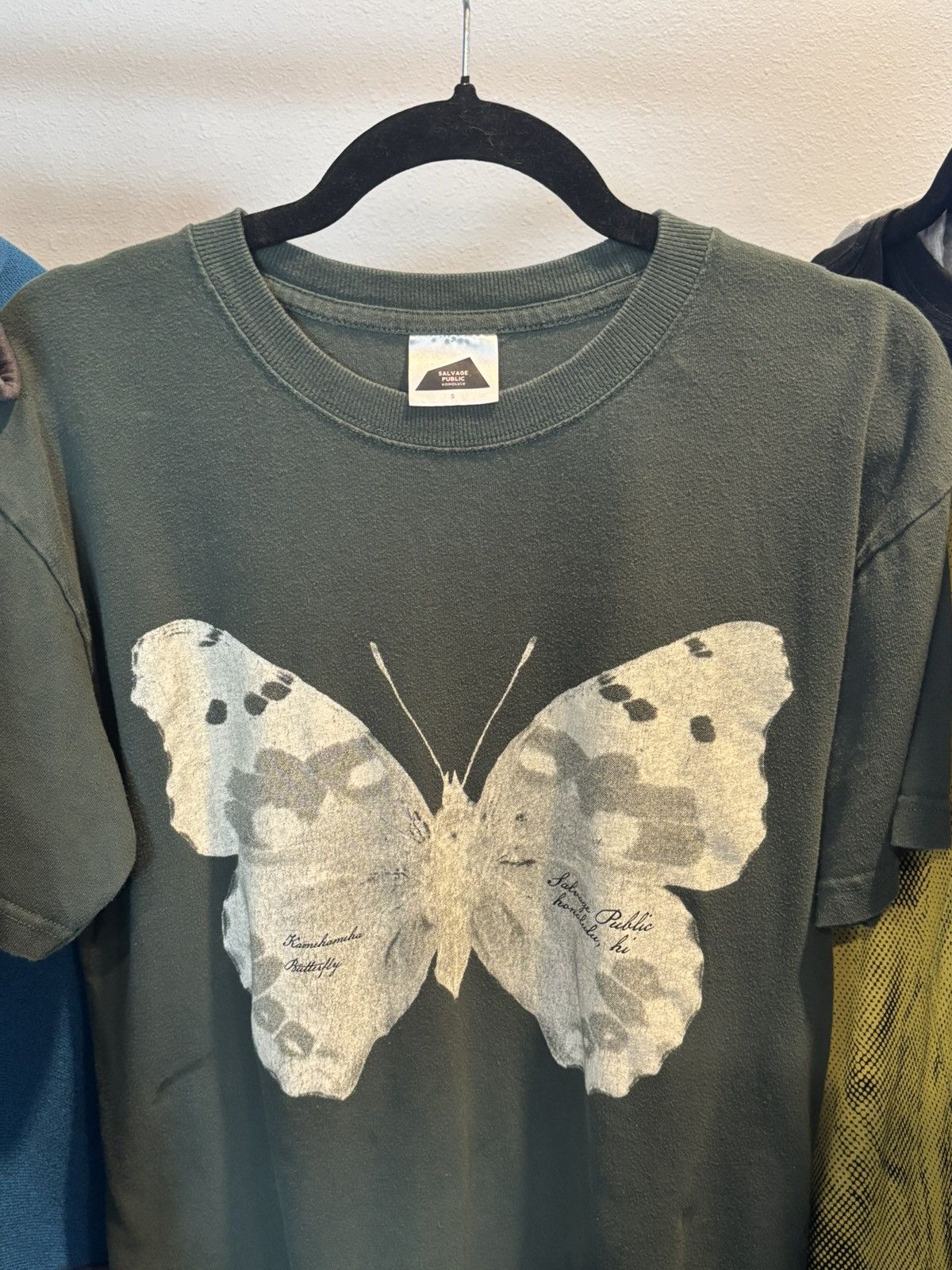 Japanese Brand Salvage Public Honolulu Kamehameha Butterfly T-shirt 🦋 Size US S / EU 44-46 / 1 - 10 Thumbnail