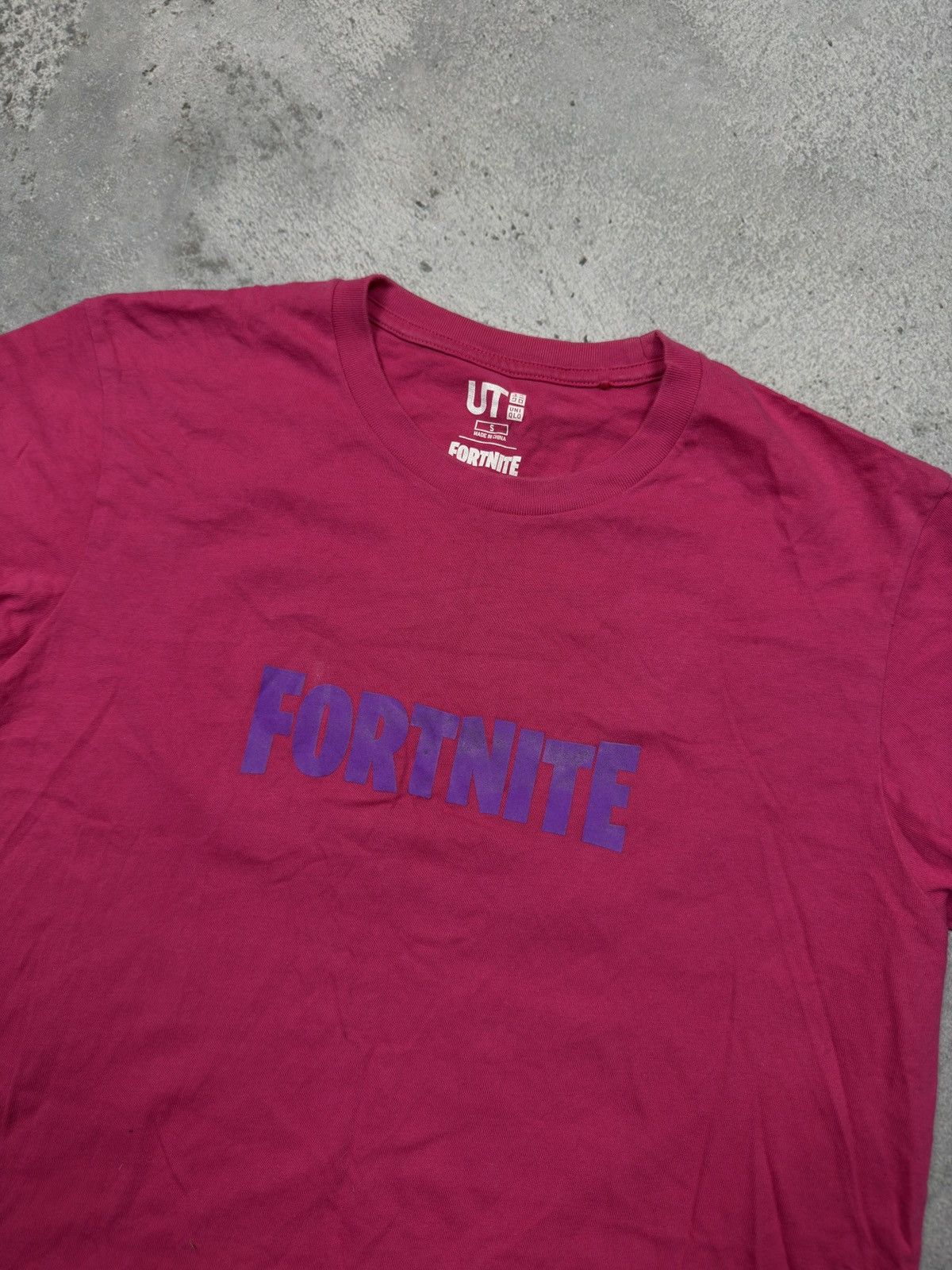 Uniqlo Uniqlo Fortnite t shirt center logo hype Size US S / EU 44-46 / 1 - 2 Thumbnail