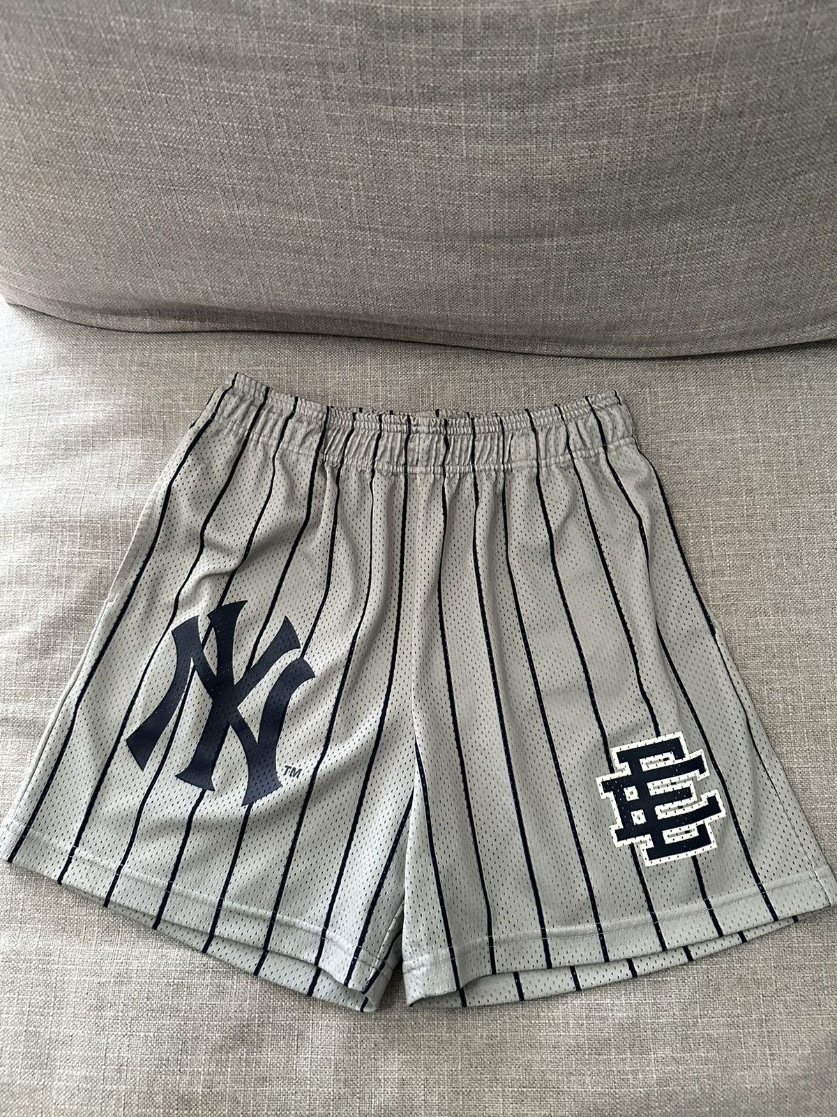 Eric Emanuel × MLB Eric Emanuel x MLB New York Yankees basic shorts size Medium Size US 32 / EU 48 - 1 Thumbnail