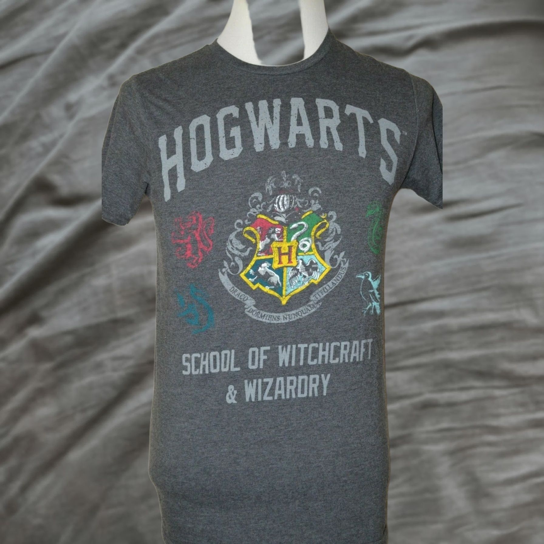 Vintage Harry Potter Hogwarts T-Shirt Gray Medium Mens Size US M / EU 48-50 / 2 - 1 Thumbnail