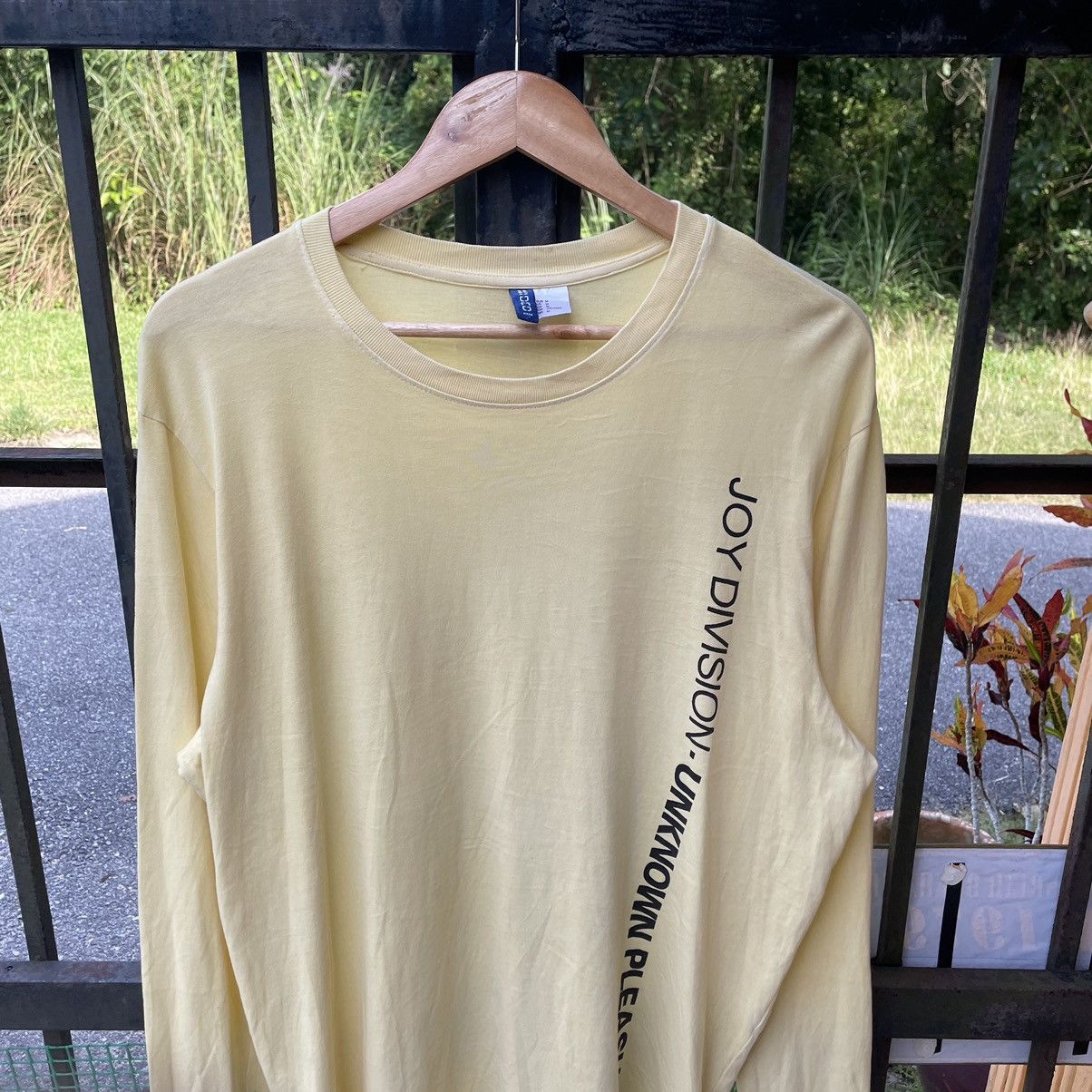 Band Tees × H&M × Joy Division 🔥🔥Joy Division Unknwon Pleasures Big Print Longsleeves Tee Size US XL / EU 56 / 4 - 5 Thumbnail