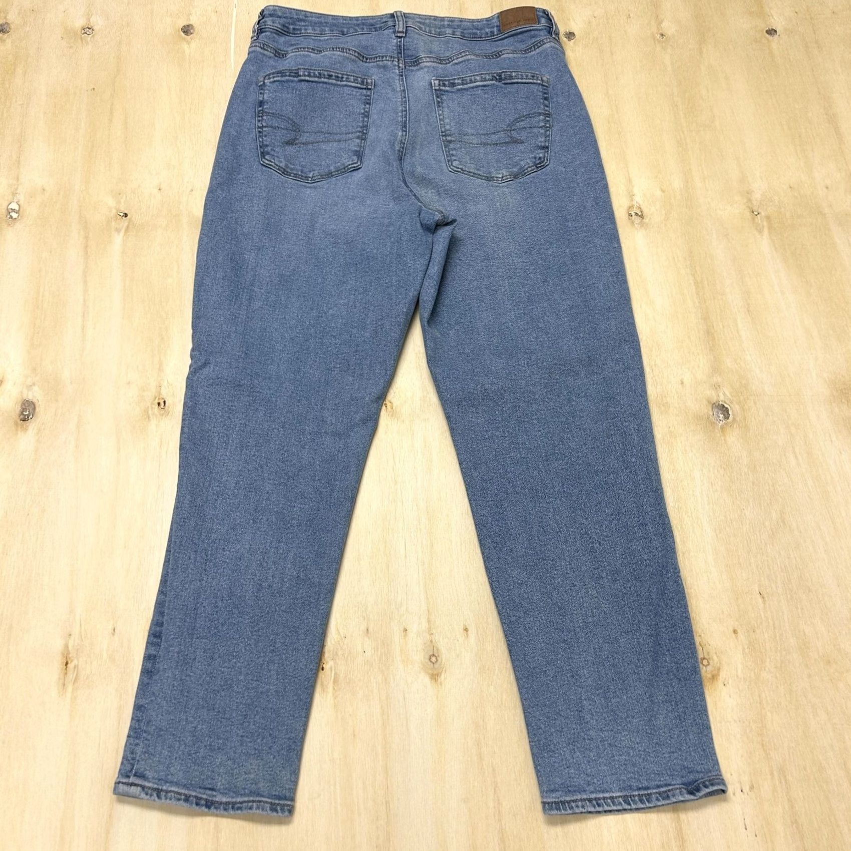 American Eagle Outfitters American Eagle Outfitters Womens Straight Jeans 12 Med Wash Blue Stretch Denim Size 34" / US 12 / IT 48 - 4 Thumbnail