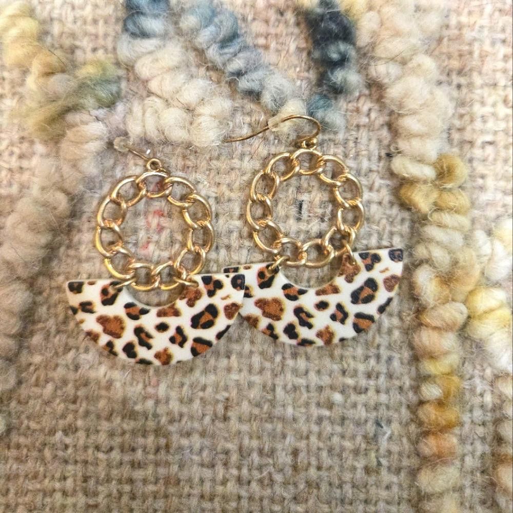 Designer Cheetah Hoop Earrings Size ONE SIZE - 1 Preview