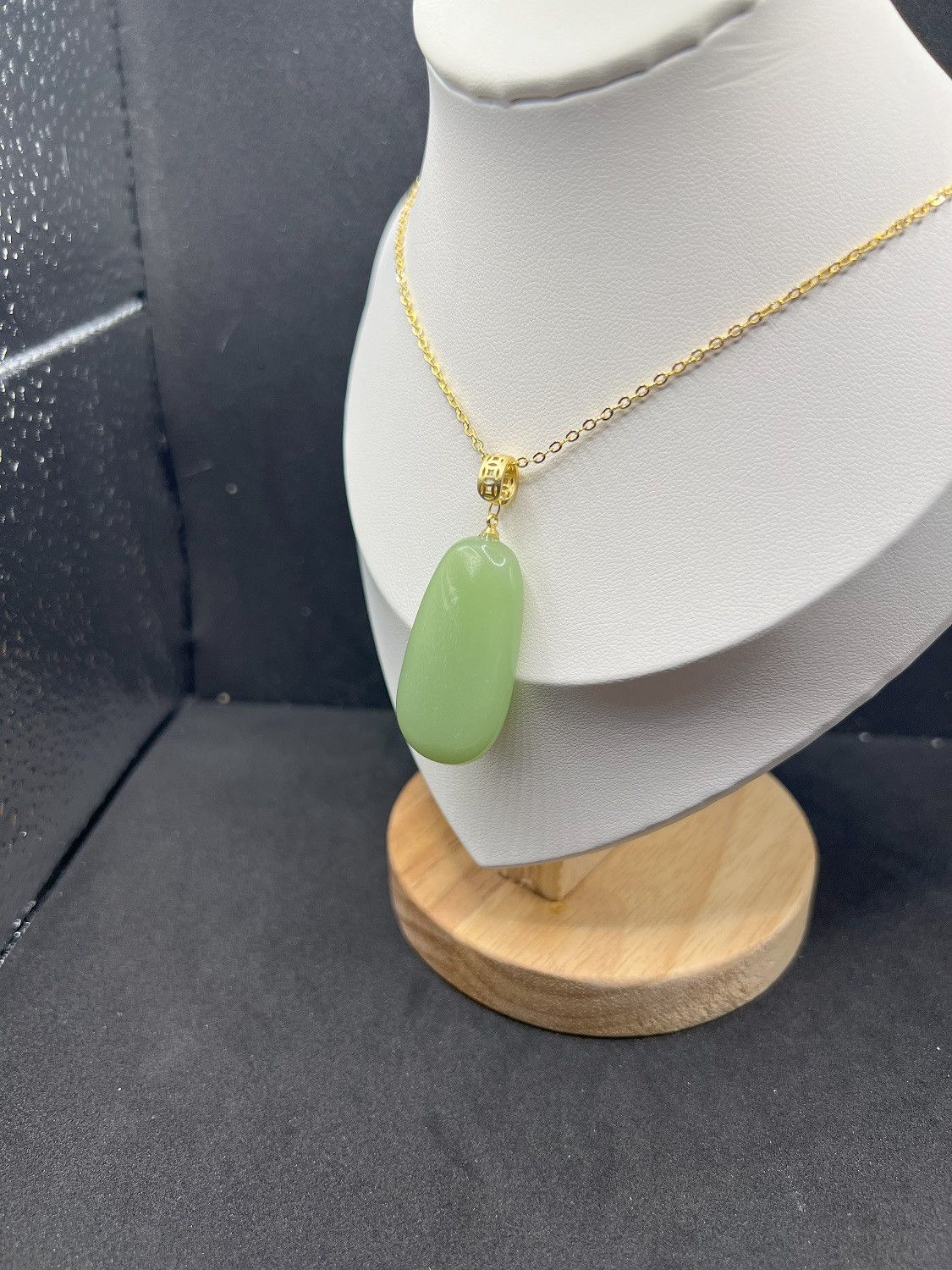 Jewelry Green Jade Drop Gold Chain Necklace Size ONE SIZE - 2 Thumbnail