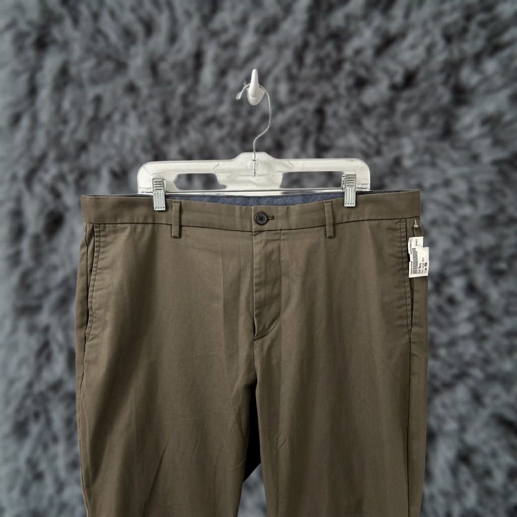 Old Navy Old Navy Pants Mens 40x32 Brown Ultimate Straight Built In Flex Chino Trousers Size US 40 / EU 56 - 1 Thumbnail