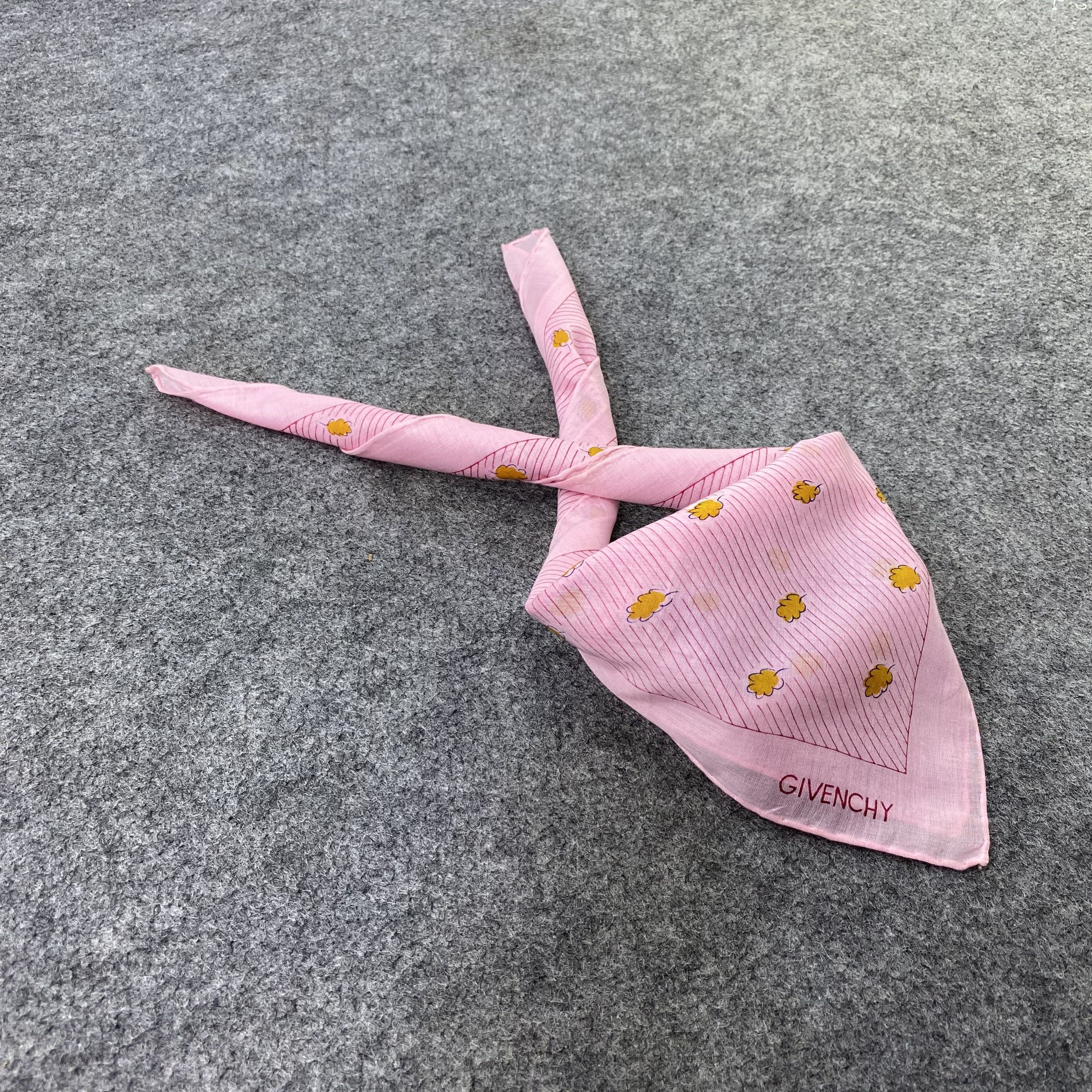 Givenchy Givenchy Handkerchief / Bandana / Neckerchief-B2199 Size ONE SIZE - 1 Thumbnail