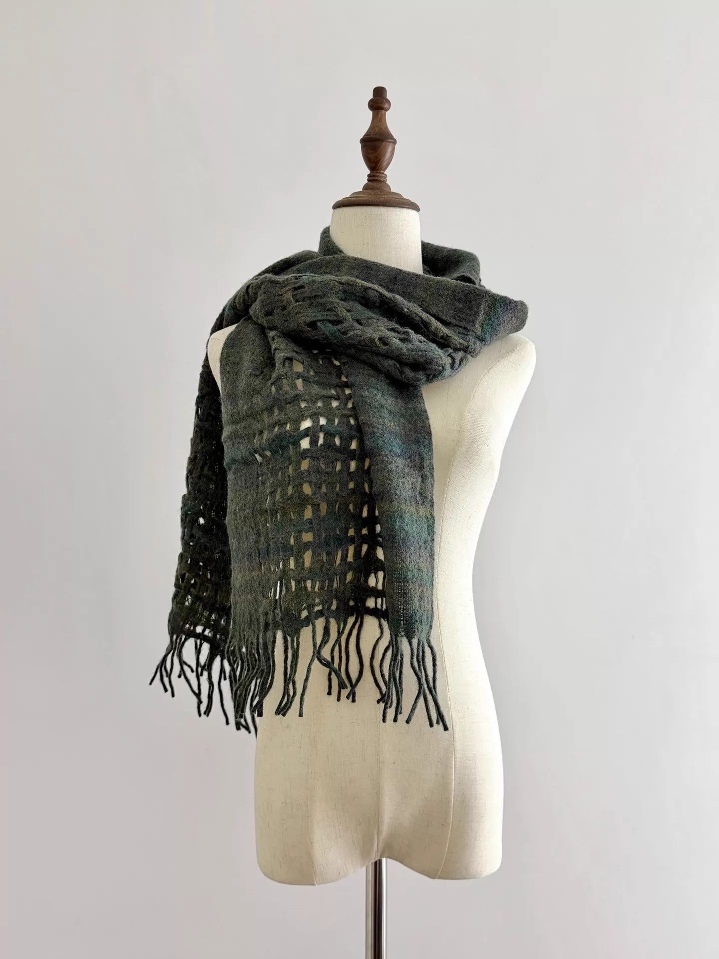Romeo Gigli Romeo Gigli Moss Green Open Knit Tassel Wool Scarf Size ONE SIZE - 8 Thumbnail