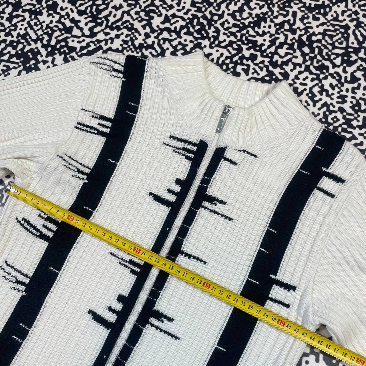 Japanese Brand Vintage Y2k Japanese Style Stripe Retro Anstract Zip Sweater Size US L / EU 52-54 / 3 - 13 Thumbnail