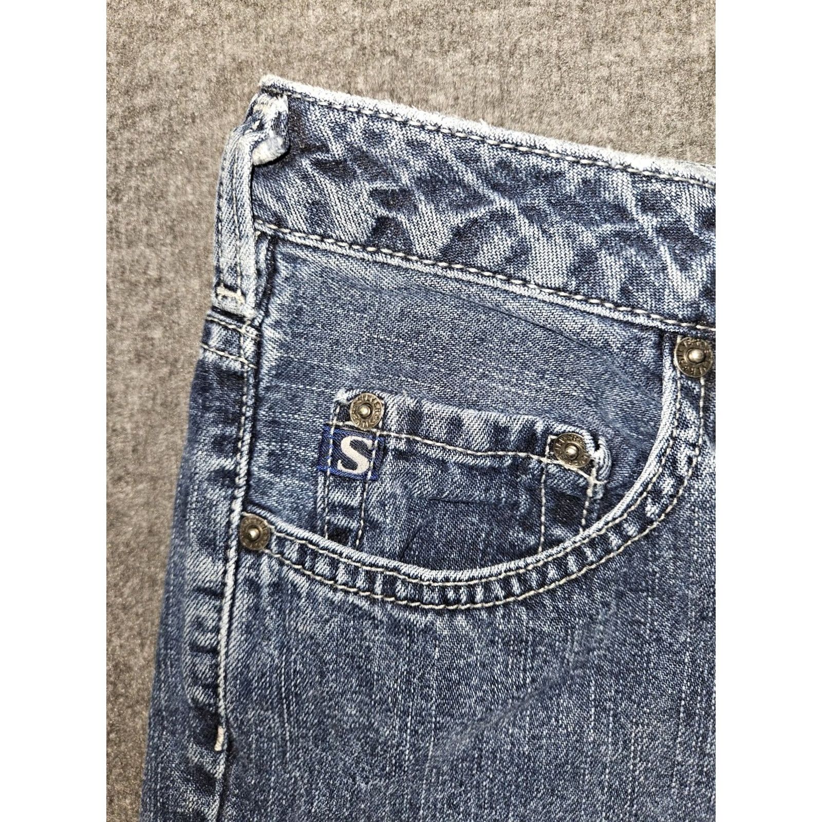 Silver Jeans Co. VINTAGE Silver Jeans Jeans Women's 29 Regular Mid Blue 90s Preppy Distressed Easy Care Inseam 32.5 Conference: Logo Button Womens Size 29" - 7 Thumbnail