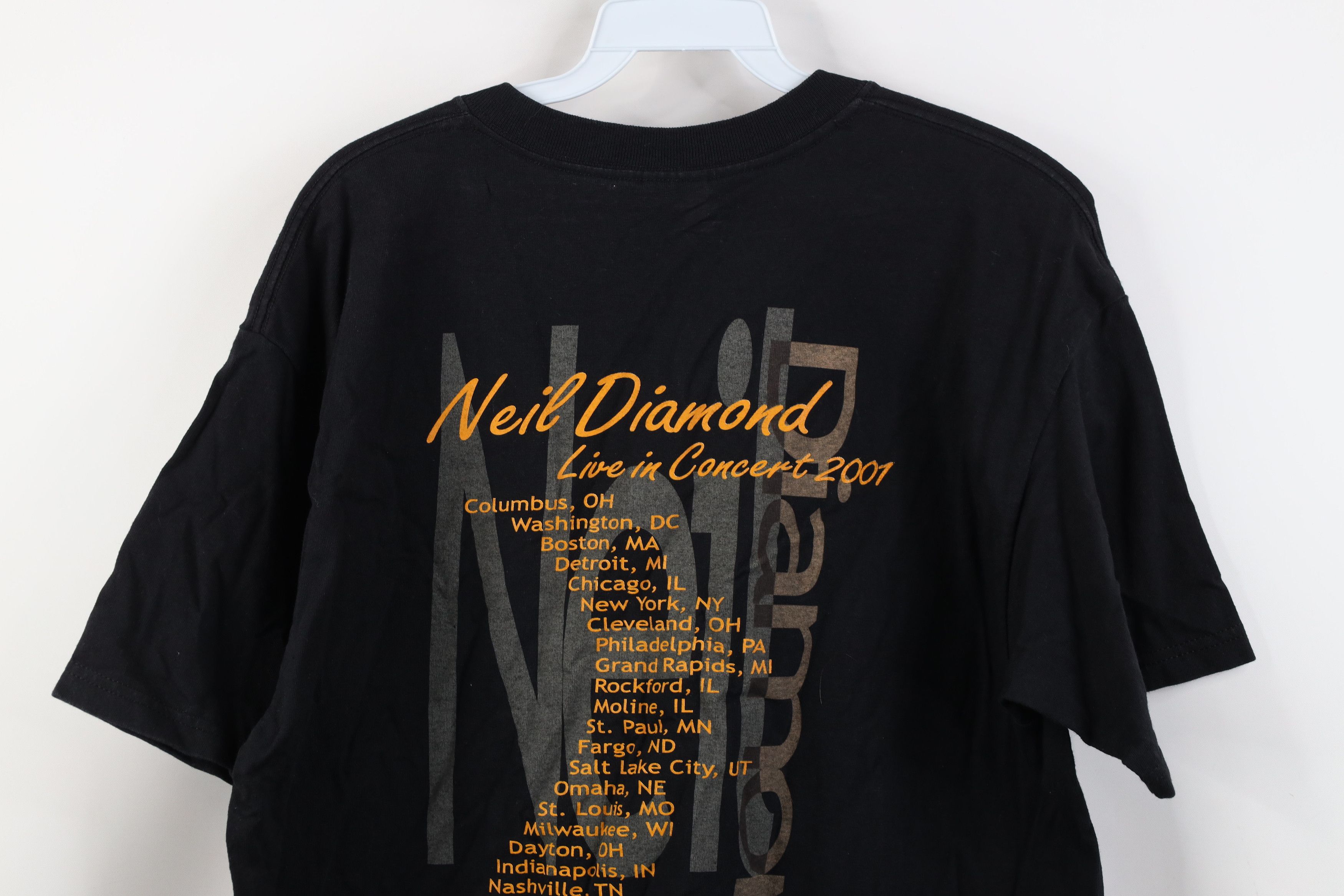 Vintage Vintage Y2K Live In Concert Tour Neil Diamond Band T-Shirt Size US L / EU 52-54 / 3 - 15 Thumbnail
