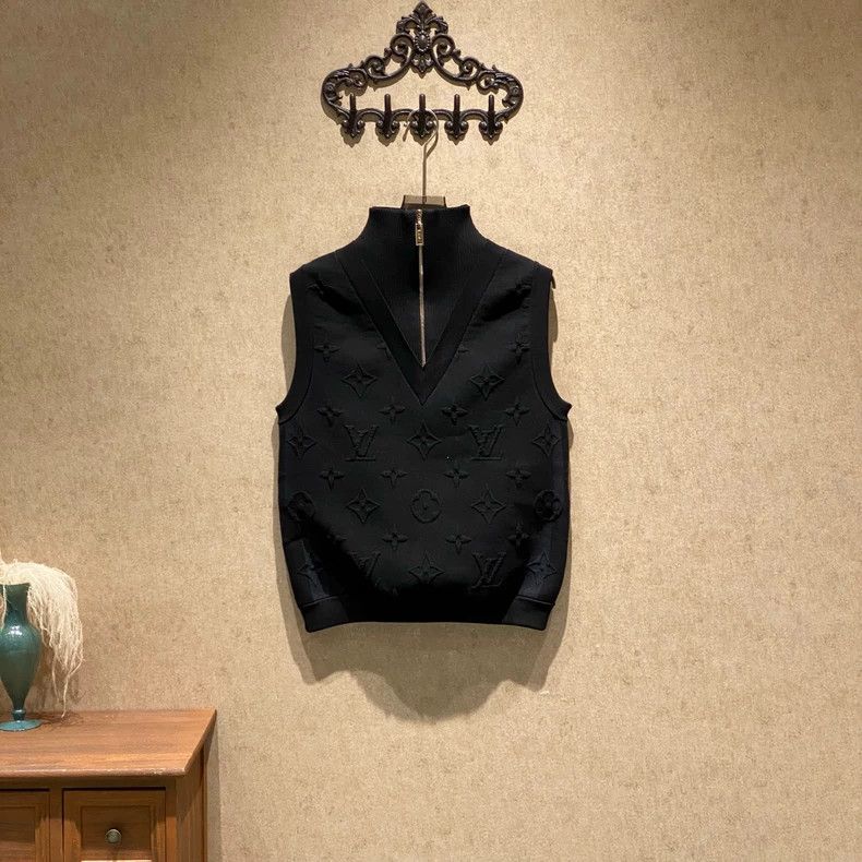 Louis Vuitton Louis Vuitton 25 SS black embossed old print vest Size US S / EU 44-46 / 1 - 1 Thumbnail