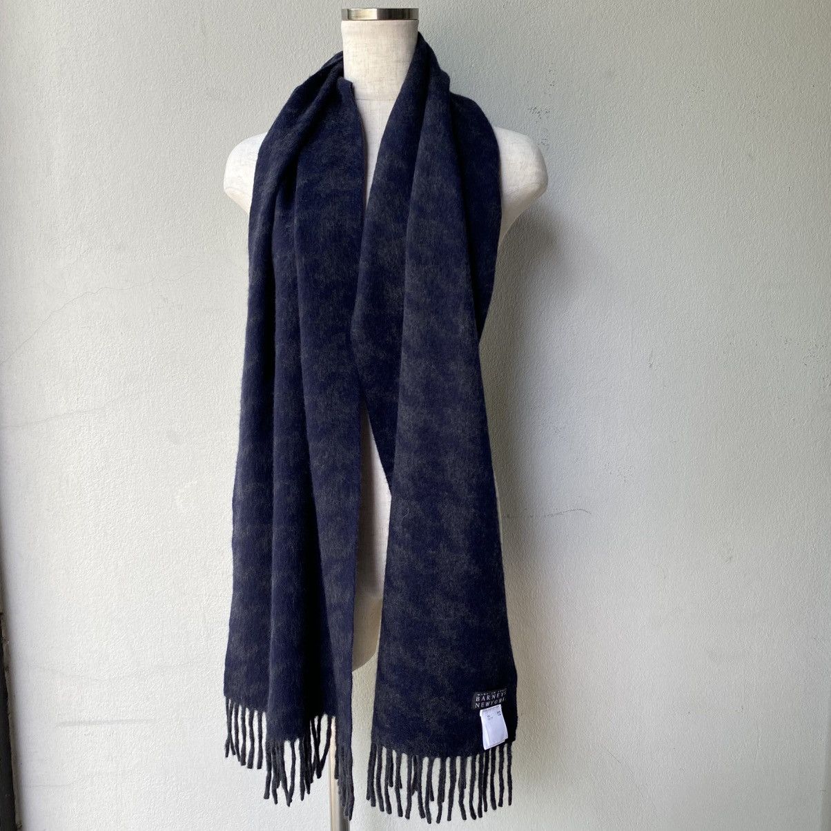 Barneys New York BARNEYS NEW YORK Navy Houndstooth Wool Scarf Size ONE SIZE - 4 Thumbnail
