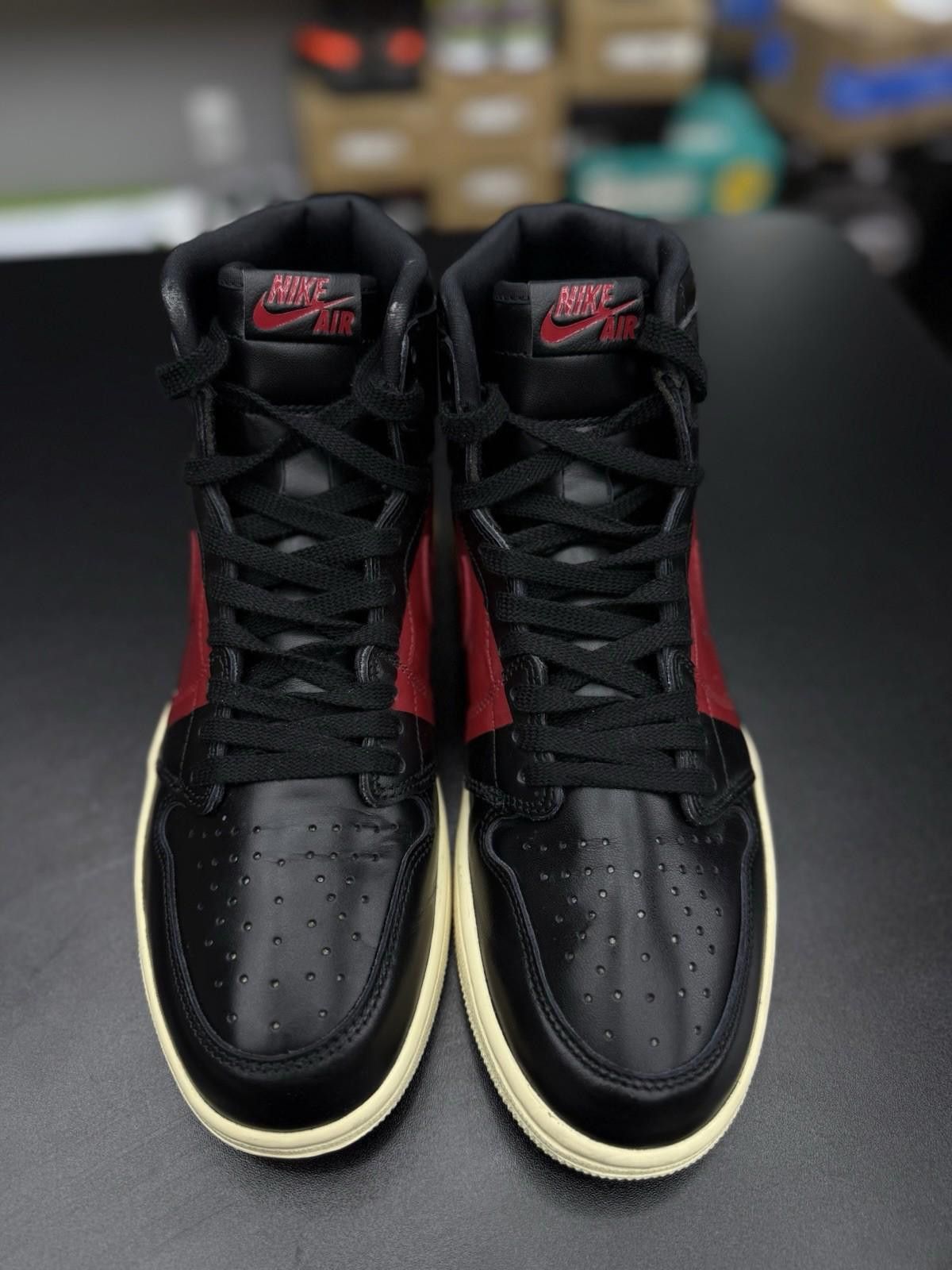 Jordan Brand Air Jordan 1 Retro OG Defiant Couture (10) BQ6682-006 Nike Size US 10 / EU 43 - 4 Thumbnail