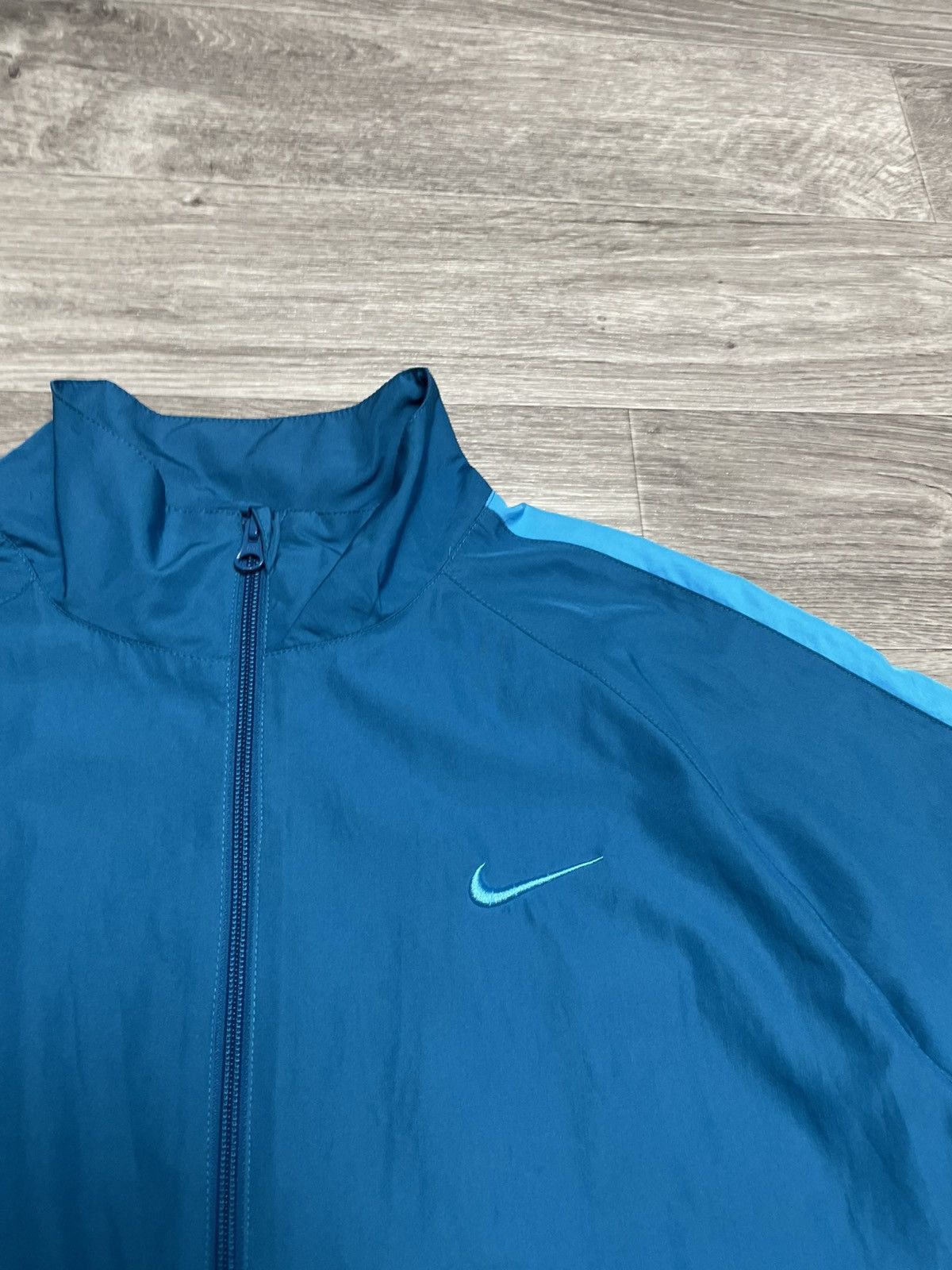 Nike Vintage Nike Blue Swoosh Logo Truck Jacket Y2K Size US L / EU 52-54 / 3 - 8 Thumbnail