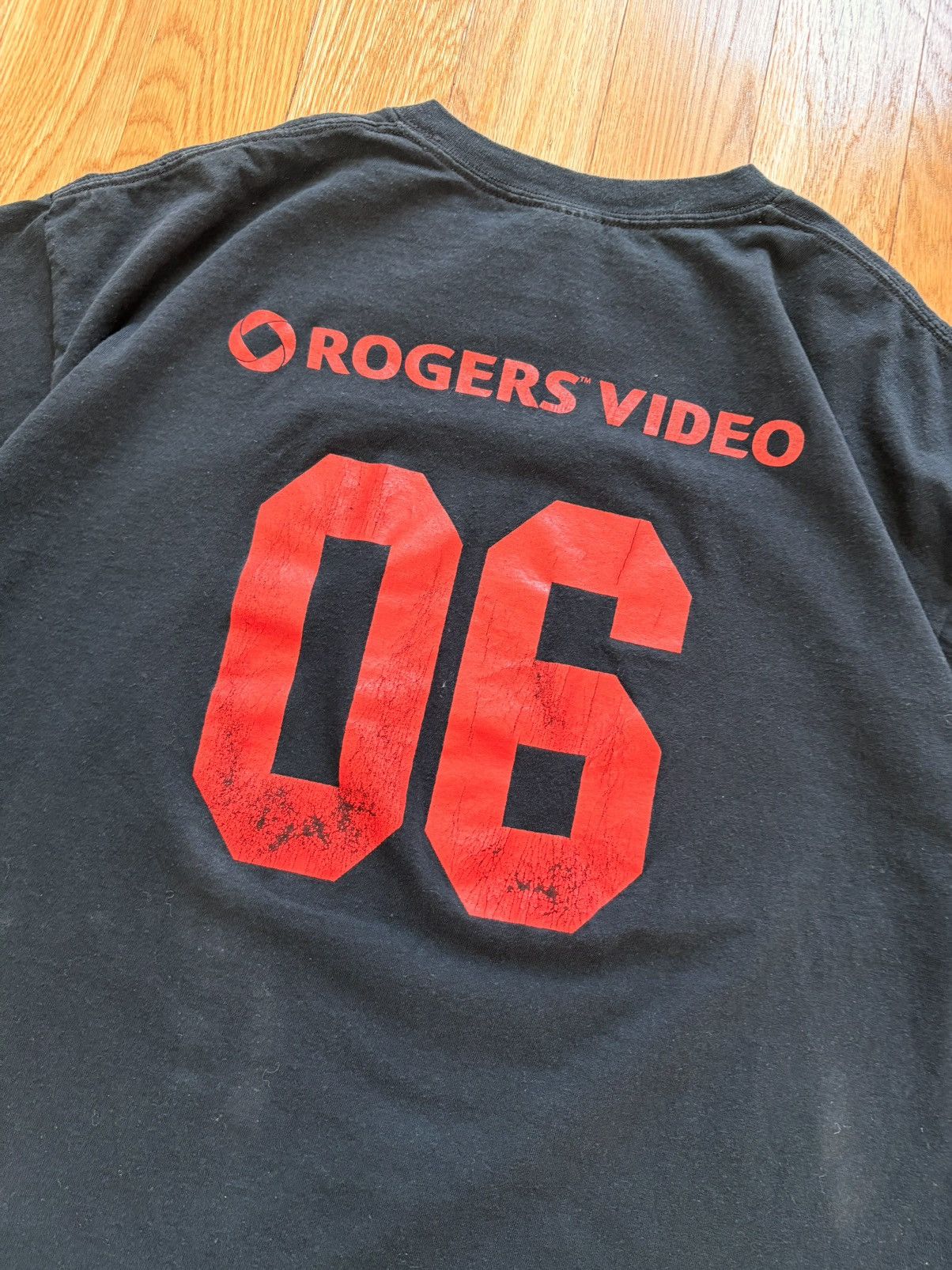 Gildan Lara Croft Tomb Raider Legend 2006 Promo Vintage Y2K Tee L Size US XL / EU 56 / 4 - 4 Thumbnail