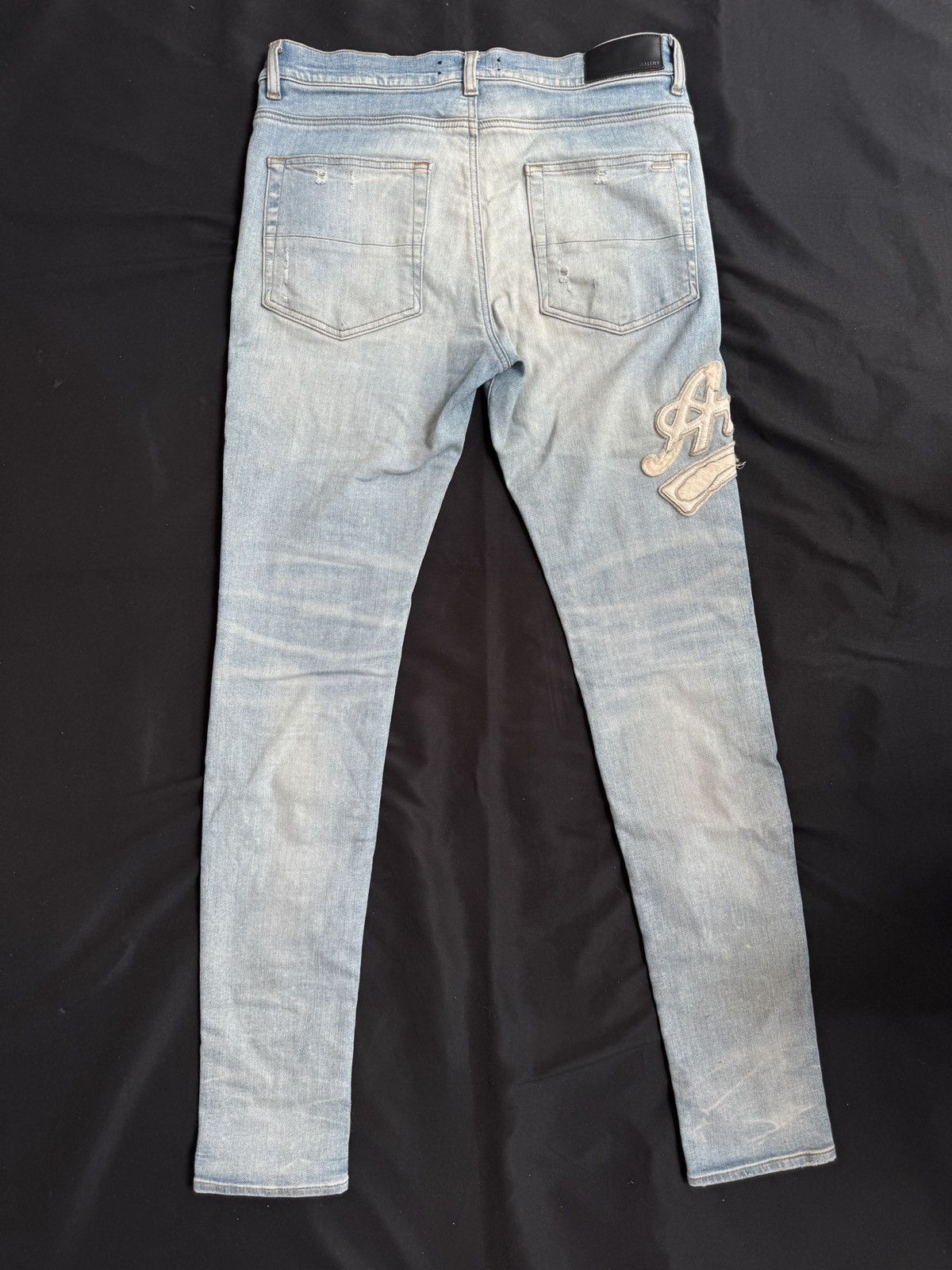 Amiri Amiri Old English LightWash Jeans Size US 33 - 3 Thumbnail