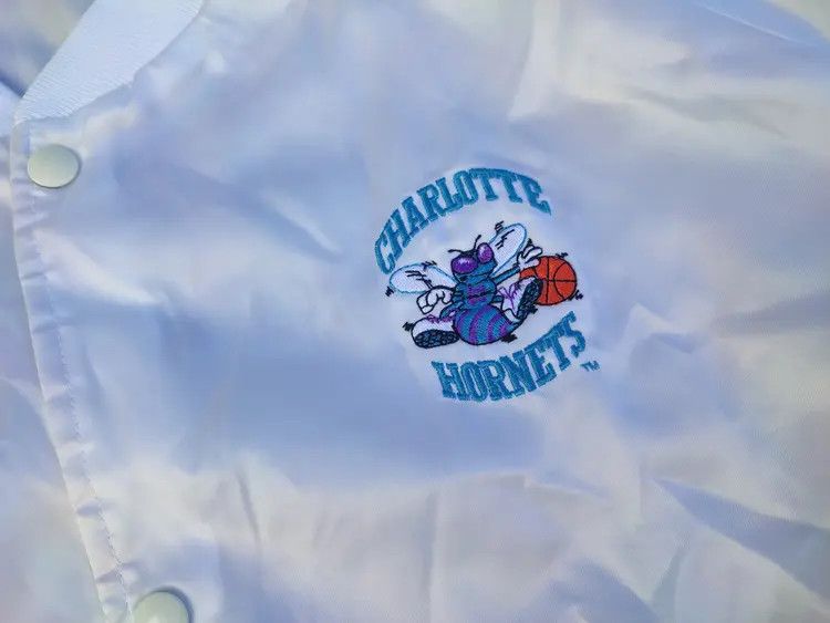 NBA Vintage Charlotte Hornets NBA Logo Bomber Jacket Size US L / EU 52-54 / 3 - 5 Thumbnail