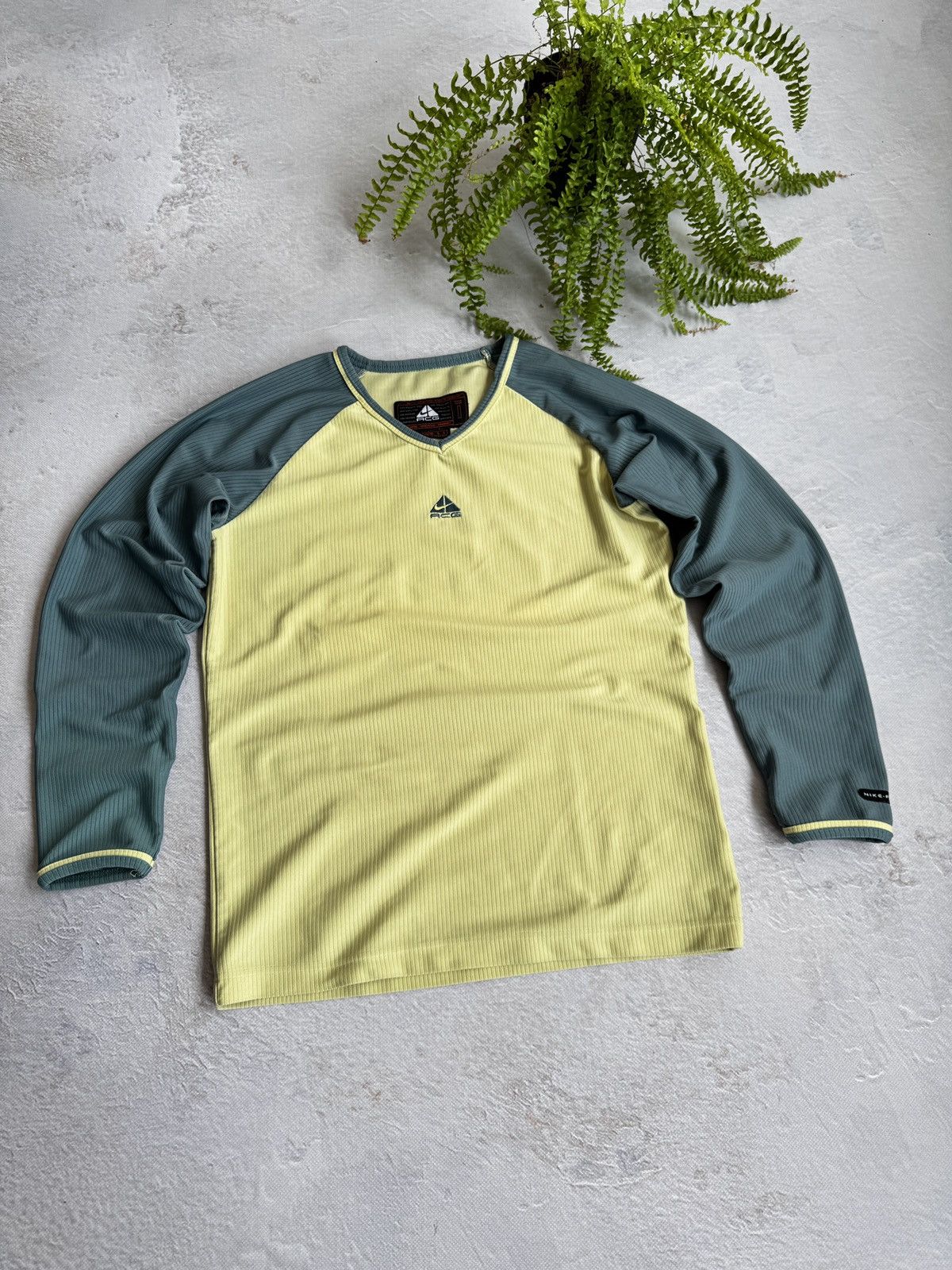 Nike Vintage Nike ACG Longsleeve T-Shirt Central Logo ACG Size US S / EU 44-46 / 1 - 1 Thumbnail