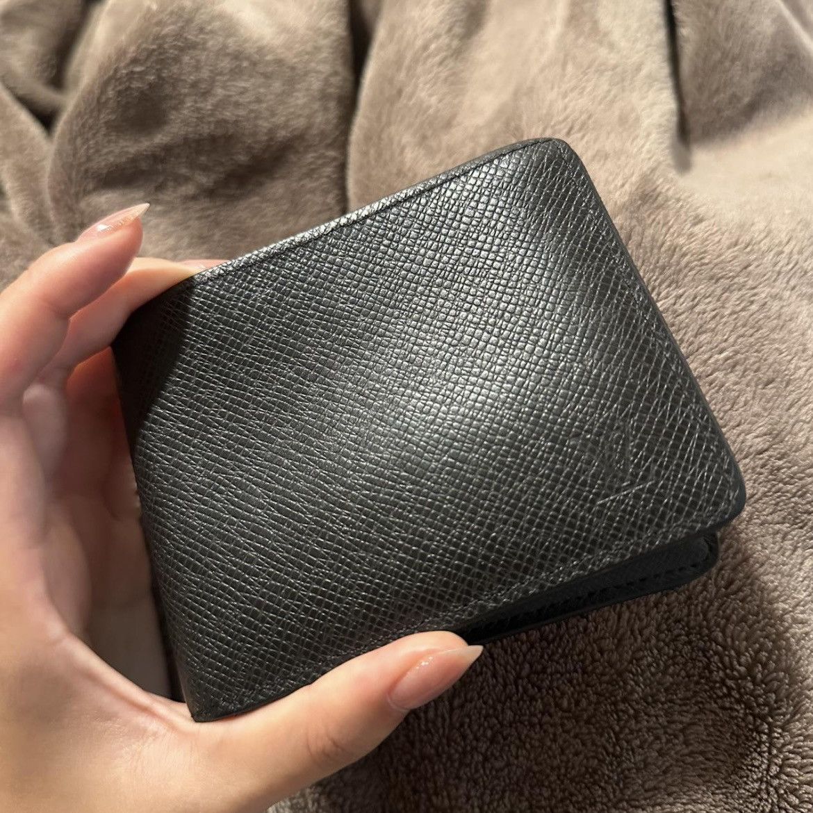 Louis Vuitton Louis Vuitton Men’s Bifold Taiga Black Leather Wallet Size ONE SIZE - 1 Thumbnail