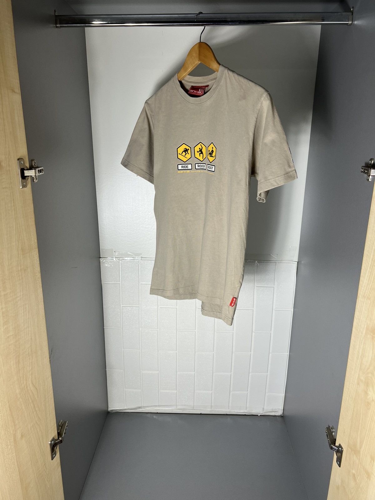 Vintage VERY RARE ANIMAL RETRO HUMOR T-SHIRT SEX FREERIDE SK8 Y2K Size US S / EU 44-46 / 1 - 9 Thumbnail