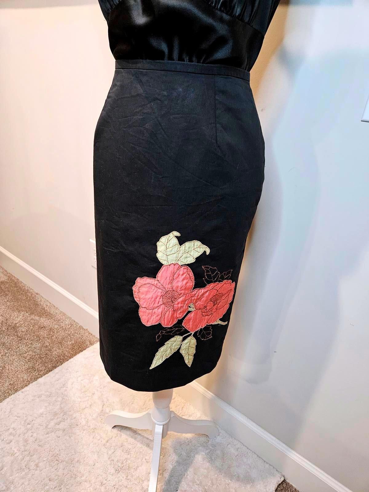 Designer Doncaster Black Skirt with Floral Embroidery (early 2000's) Size 28" / US 6 / IT 42 - 1 Thumbnail