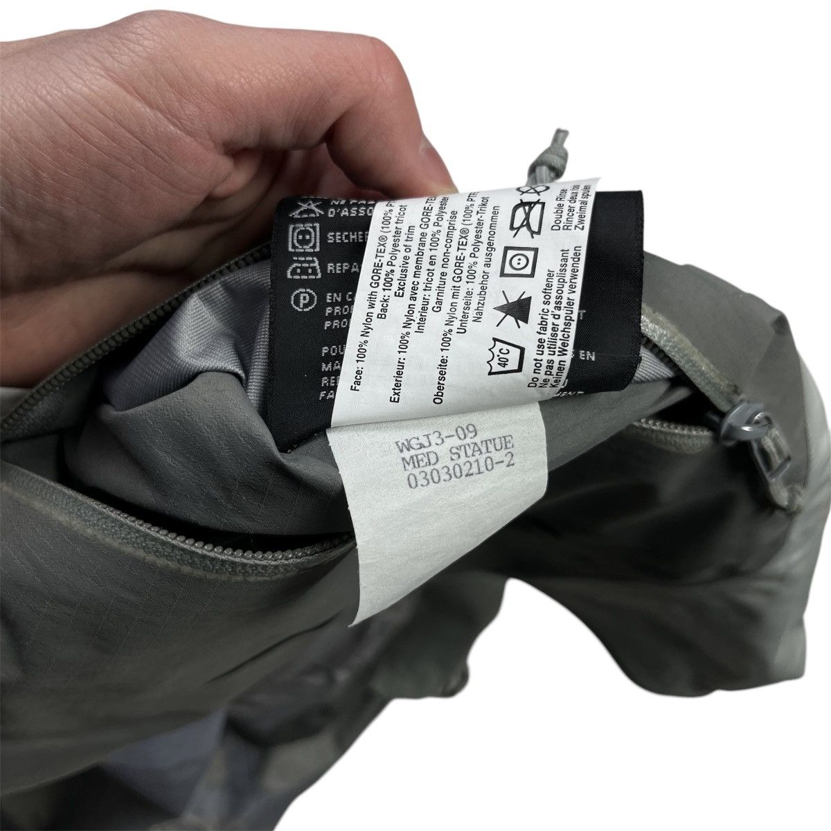 Arc'teryx × Vintage Vintage 2003 Arc teryx Sidewinder Gore Tex XCR Jacket White Size M / US 6-8 / IT 42-44 - 16 Thumbnail