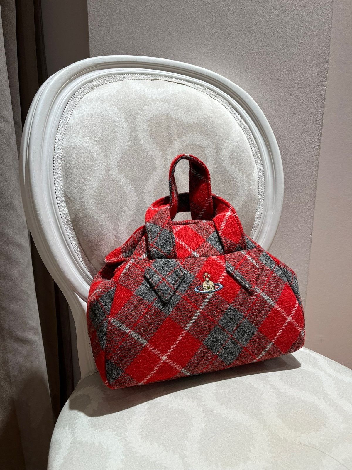 Vivienne Westwood o1f1d3z0825 Size: OS / Archive Medium Handbag in Grey/Red Size ONE SIZE - 1 Preview