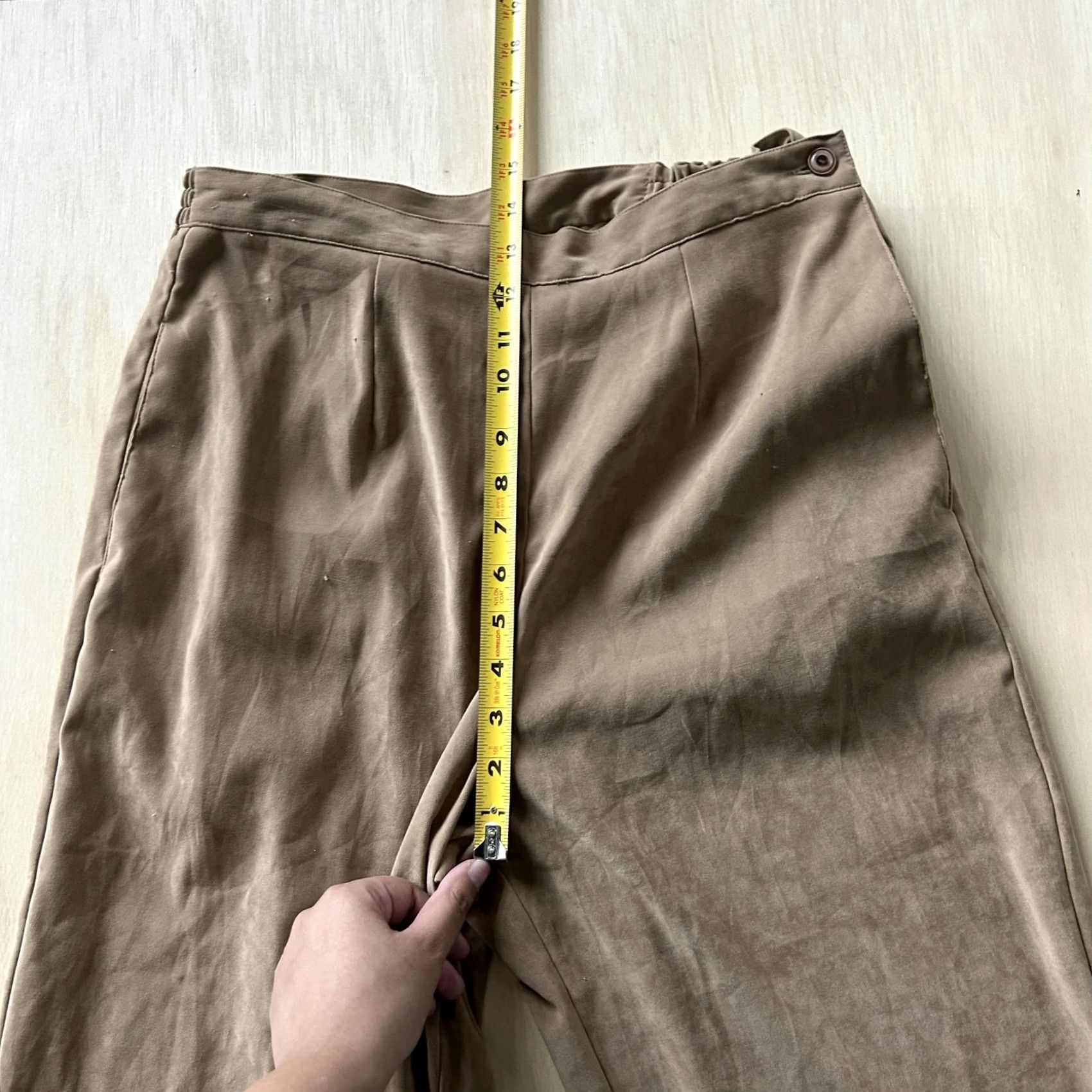 Vintage Sag Harbor Dress Pants Womens 12 Beige Straight Leg Elastic Waist Stretch Career Pants Women Straight Leg Beige 12 Mens? Wait; this is not right. Size 34" / US 12 / IT 48 - 5 Thumbnail