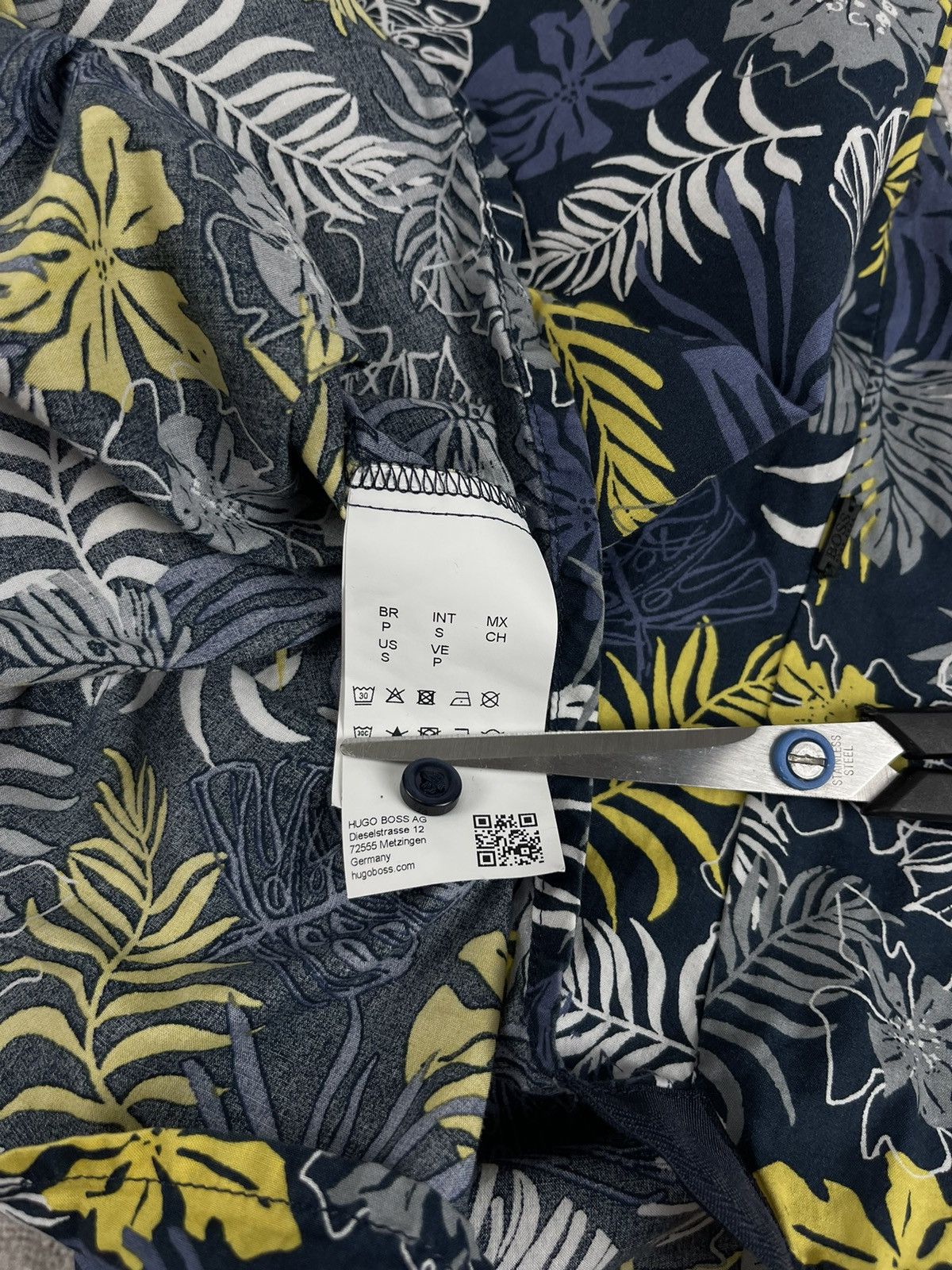 Hugo Boss Hugo Boss Rash Short Sleeve Shirt in Navy Floral Size S Size US S / EU 44-46 / 1 - 6 Thumbnail