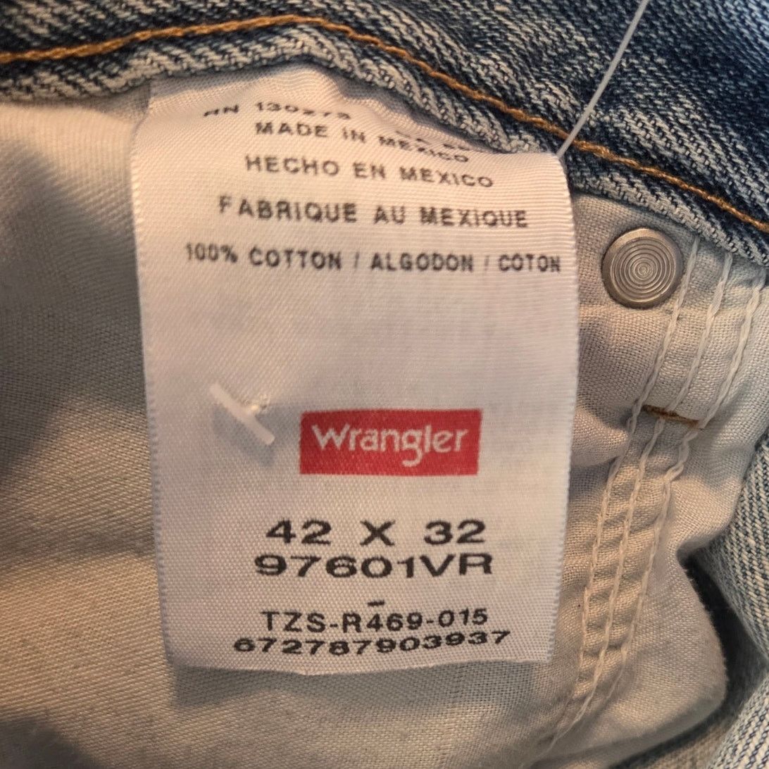 Wrangler Men's Wrangler Jeans - Blue - Size 42 x 32 - Great Condition Size US 42 / EU 58 - 4 Thumbnail