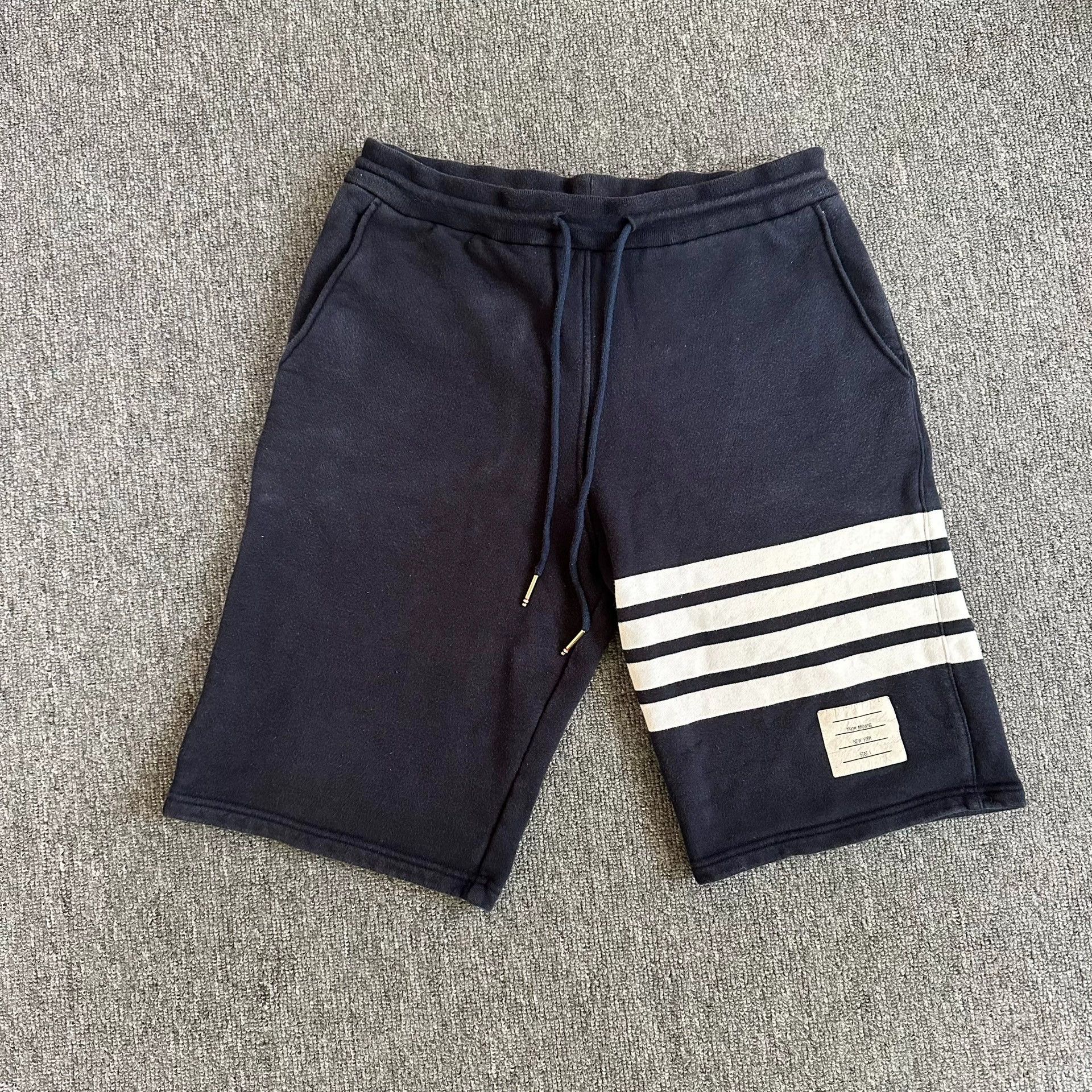 Thom Browne thom browne navy striped shorts with logo Size US 30 / EU 46 - 1 Thumbnail