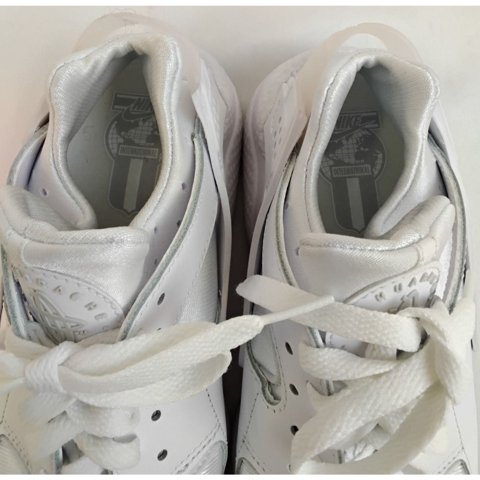 Nike Nike Air Huarache Triple White Sneakers Women's US Size 8 Size US 8 / IT 38 - 10 Thumbnail