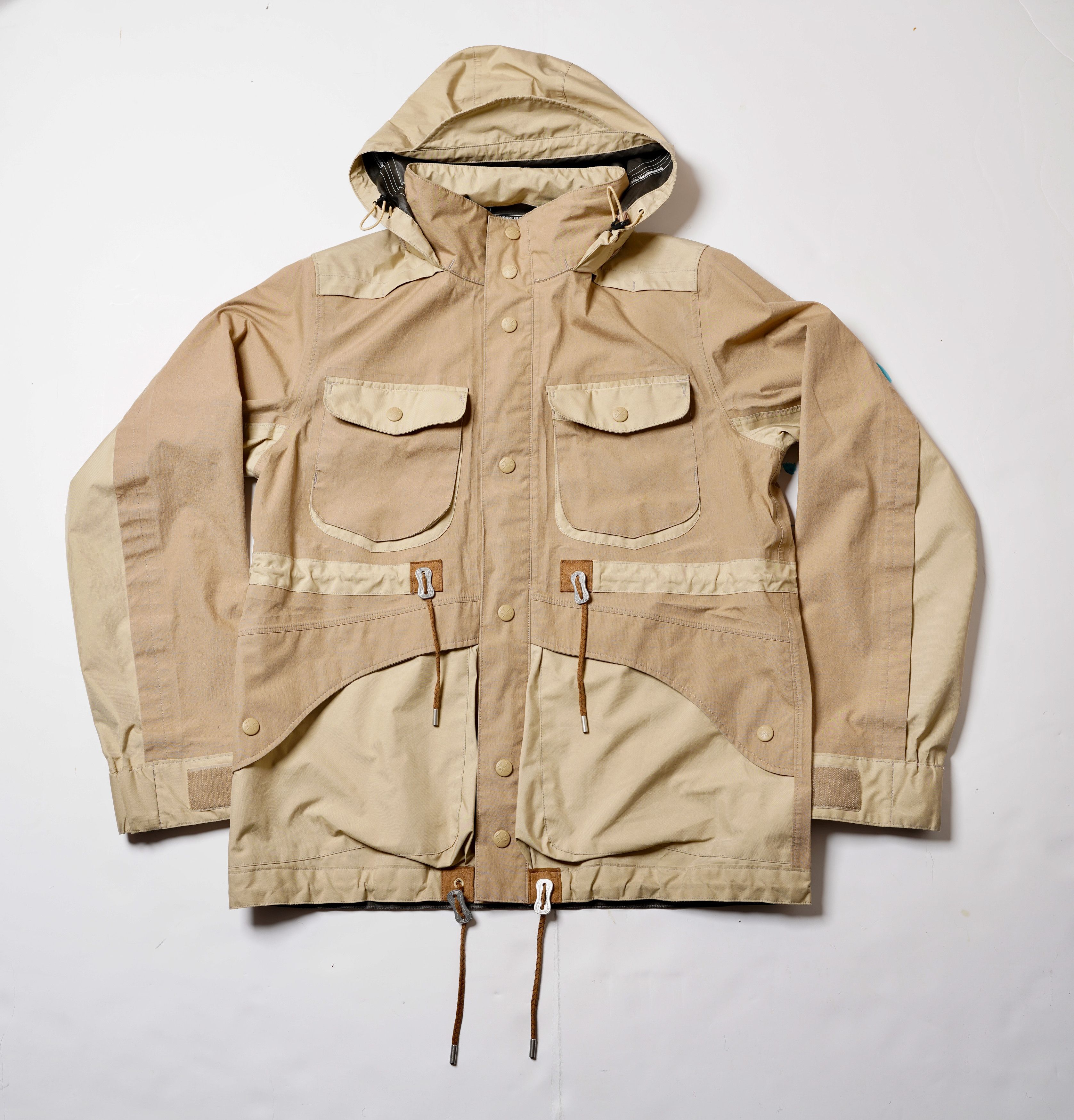 White Mountaineering Two-tone Raincoat Size US M / EU 48-50 / 2 - 1 Thumbnail