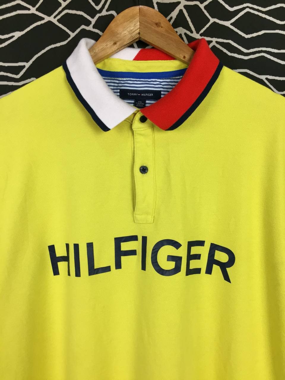 Tommy Hilfiger Tommy Hilfiger Colorblock Spell Out Logo Polo Shirt Size US XXL / EU 58 / 5 - 3 Thumbnail