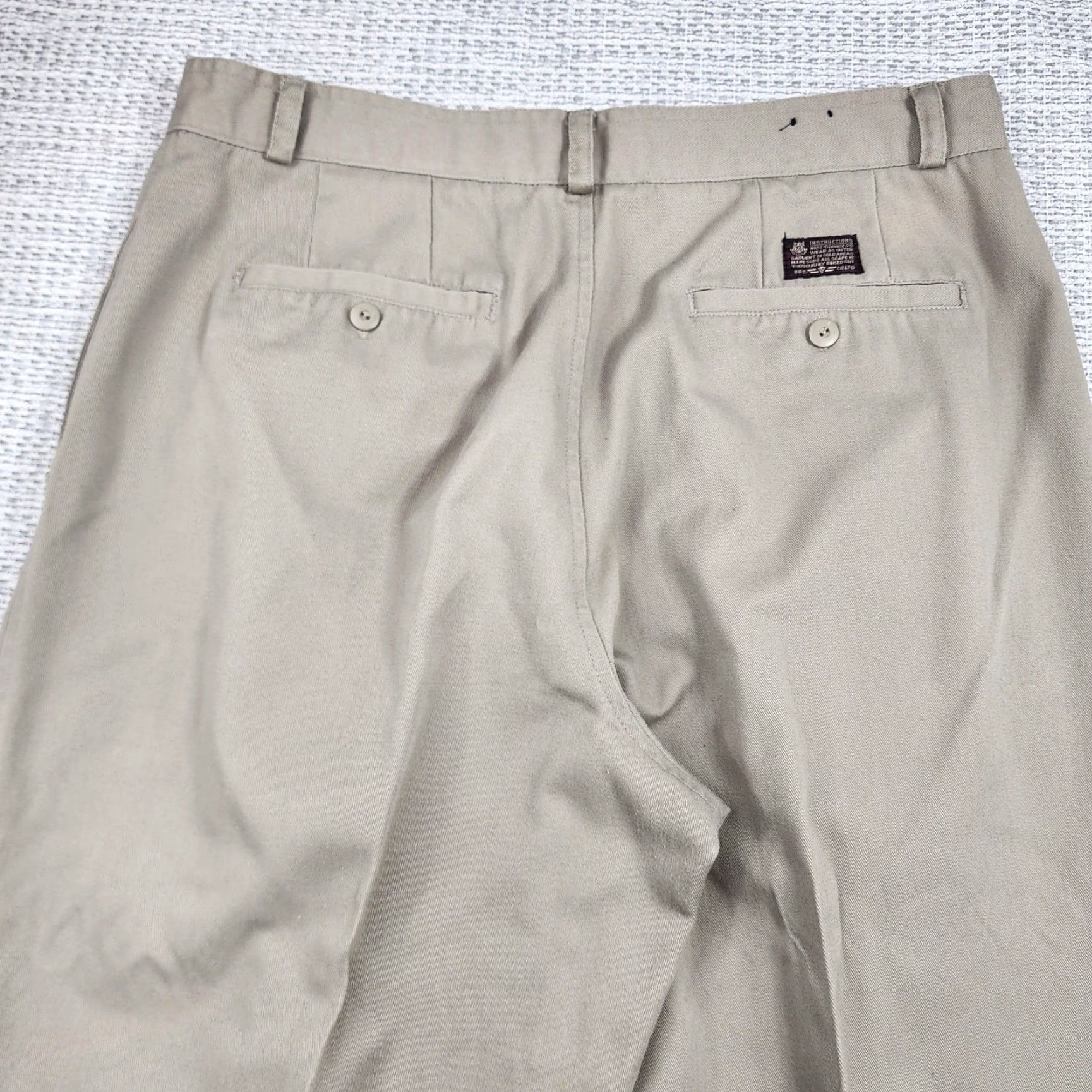 Bugle Boy VINTAGE Bugle Boy Pants Mens 36M Khaki Pleated Chino Slacks Cuffed Hem 65% Polyester 35% Cotton Beig e Size US 36 / EU 52 - 3 Thumbnail