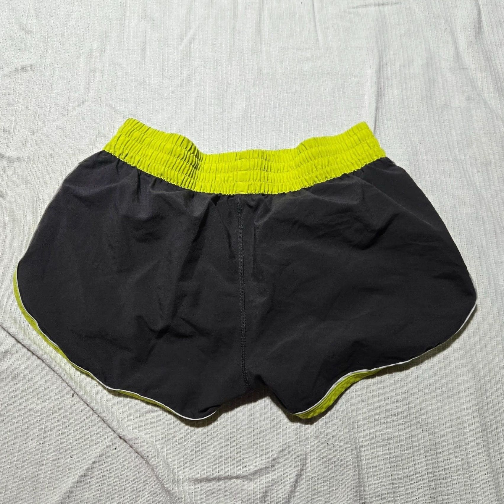 Under Armour Under Armour VCU Rams Semi Fitted Athletic Shorts Black Neon L Women Adults Large Size 36" / US 14 / IT 50 - 8 Thumbnail