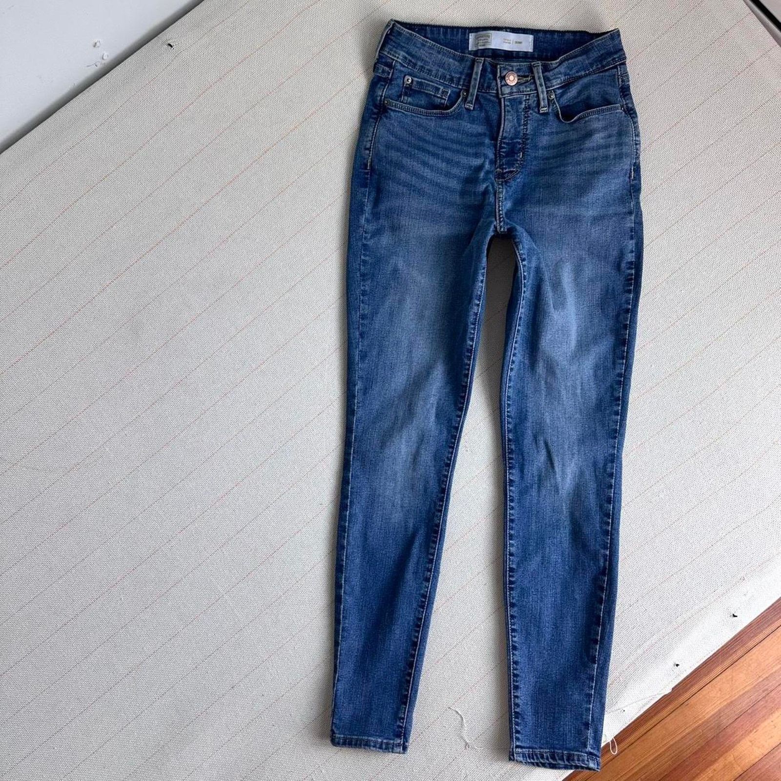 Levi's Signature Levi's Gold Strauss Totally Shaping Skinny Jeans Size 26" / US 2 / IT 38 - 2 Thumbnail