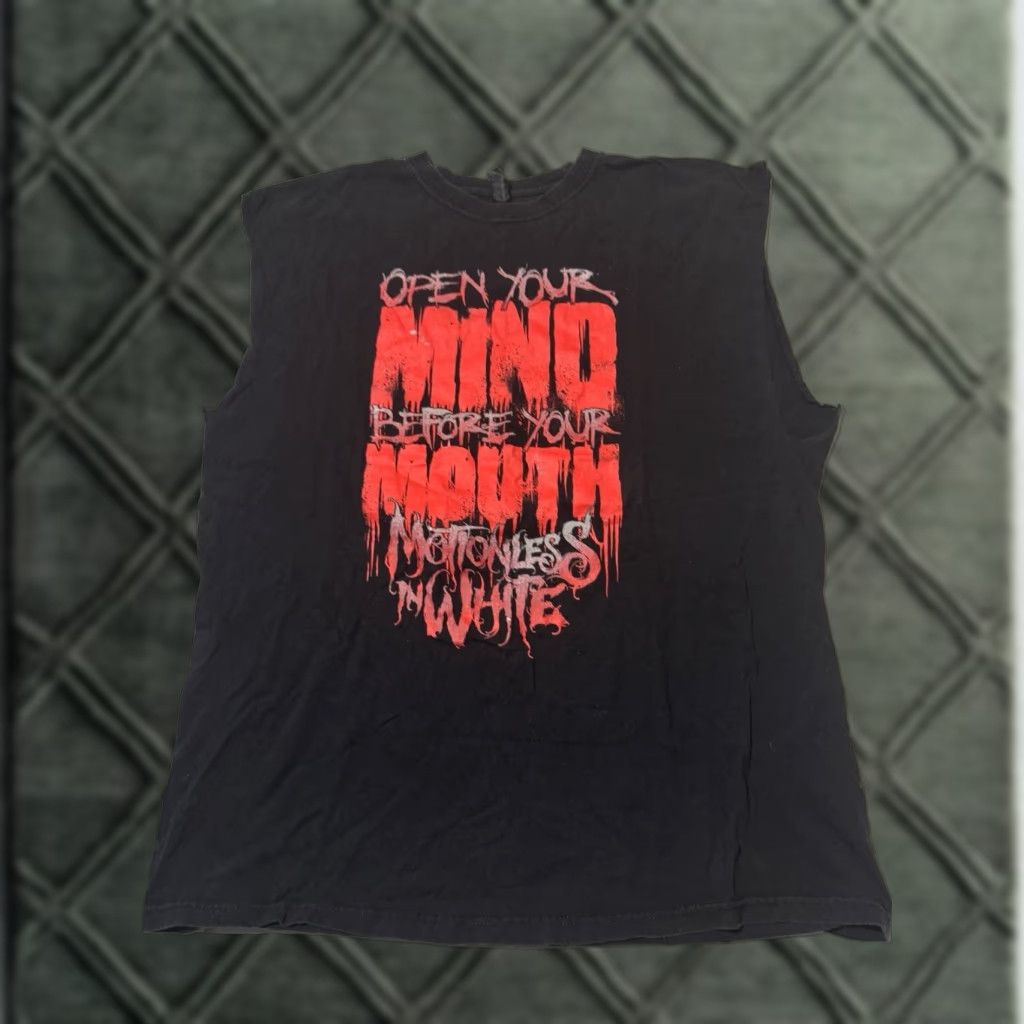 Hanes Motionless in White Shirt XL Men Black Grunge Tank Top T-Shirt Metalcore Rock Band Hanes XL Mens Black Grunge Punk Shirt Size US XL / EU 56 / 4 - 1 Thumbnail