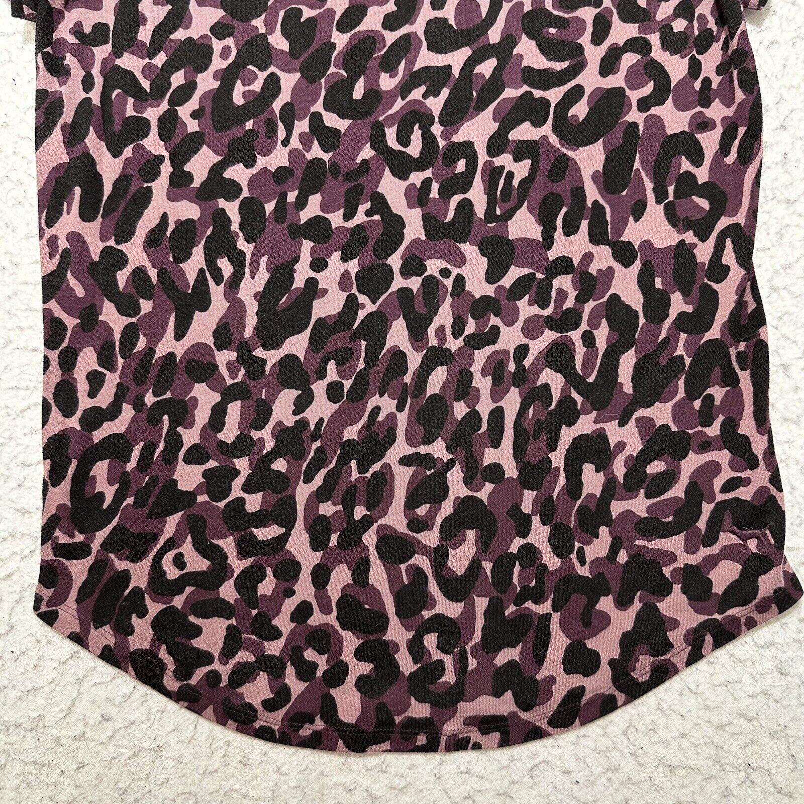 Victoria's Secret Victoria's Secret XS Pink Leopard Sleepwear Top Shirt Size XS / US 0-2 / IT 36-38 - 7 Thumbnail