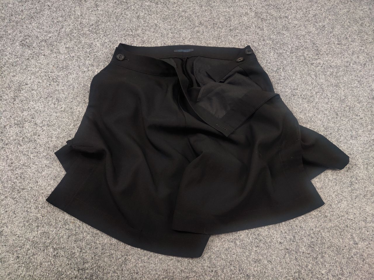 Yohji Yamamoto Yohji Yamamoto Y's Regulation Laine Wool Womens Tuck Shorts Size 30" / US 8 / IT 44 - 2 Thumbnail