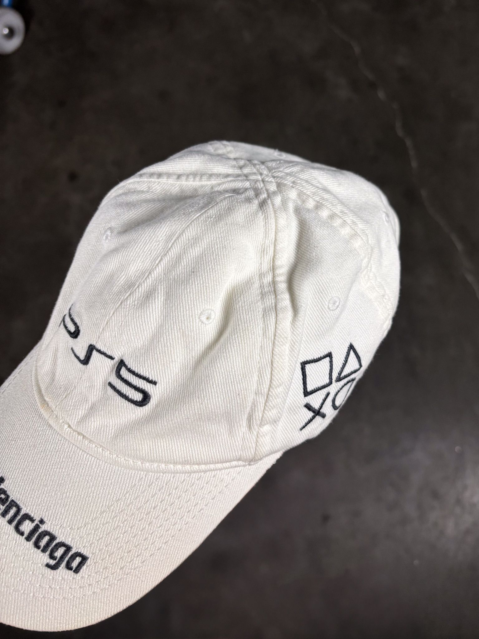 ひ*ち様 Balenciaga PS5 キャップ Lサイズ Balenciaga × Playstation Balenciaga x PS5 - White Cap | Grailed