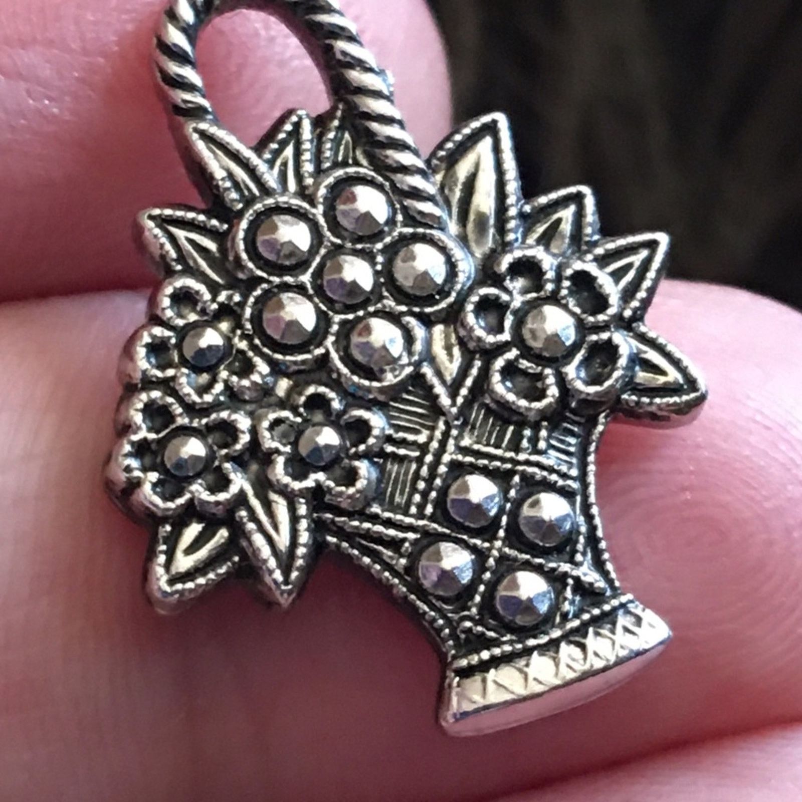 Vintage Vintage Avon 1982 marcasite basket pin brooch Size ONE SIZE - 3 Thumbnail