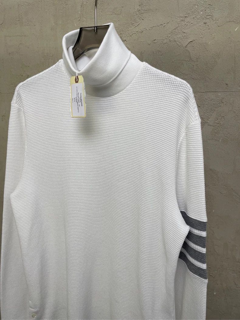 Thom Browne Thom Browne size0 White four stripe high collar waffle hood Size US XS / EU 42 / 0 - 2 Thumbnail