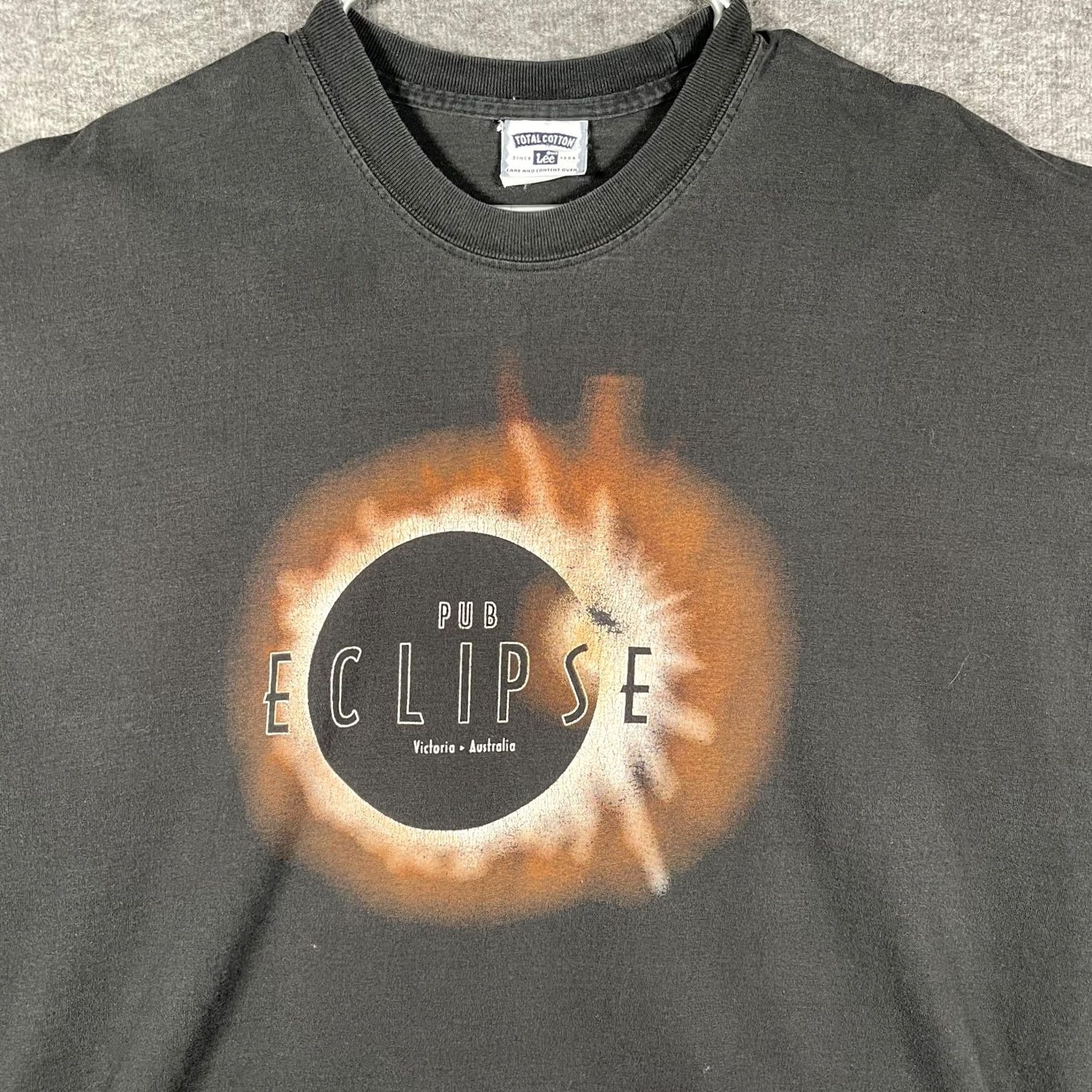 Lee VINTAGE Lee Shirt Mens 2XL Black Australia Solar Eclipse Pub Graphic Tee Size US XXL / EU 58 / 5 - 2 Thumbnail