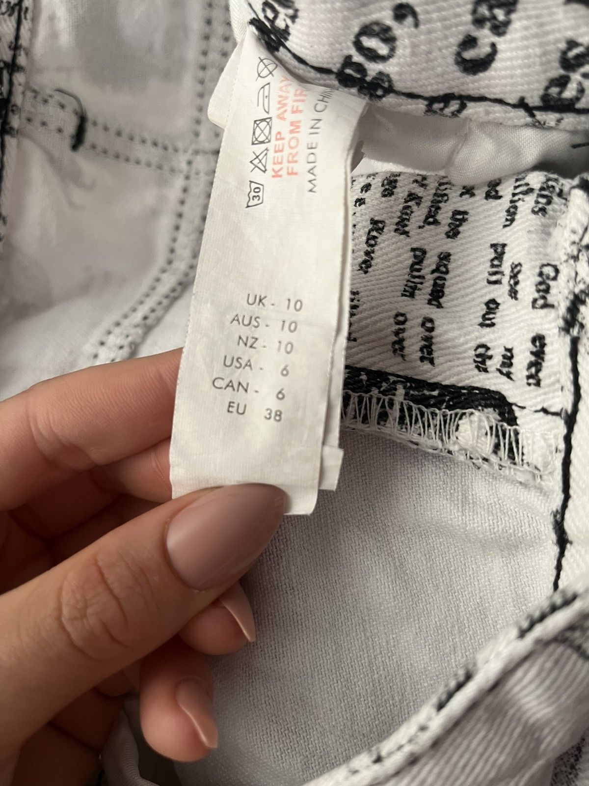 PrettyLittleThing white newspaper print high rise mini denim skirt Size 28" / US 6 / IT 42 - 4 Thumbnail