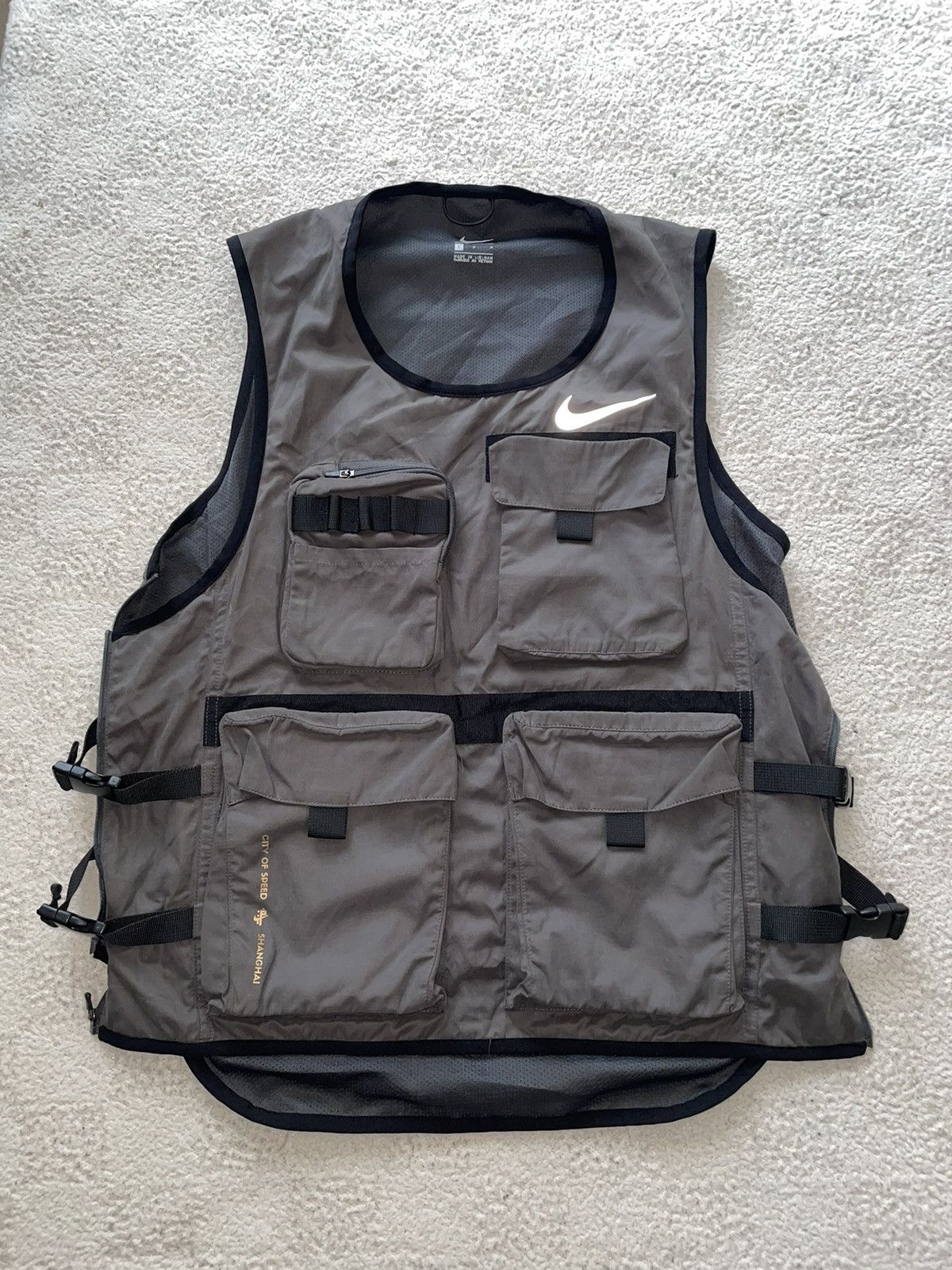Nike Nike Tech Utility Pocket Technical Reflective Cargo Vest Size US S / EU 44-46 / 1 - 1 Thumbnail