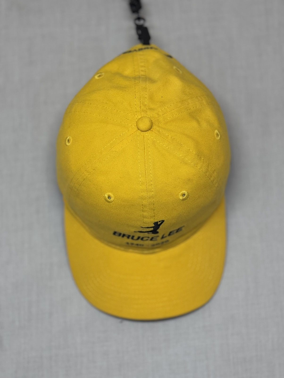 New Era yellow baseball cap featuring a Bruce Lee 1940s Size ONE SIZE - 4 Thumbnail