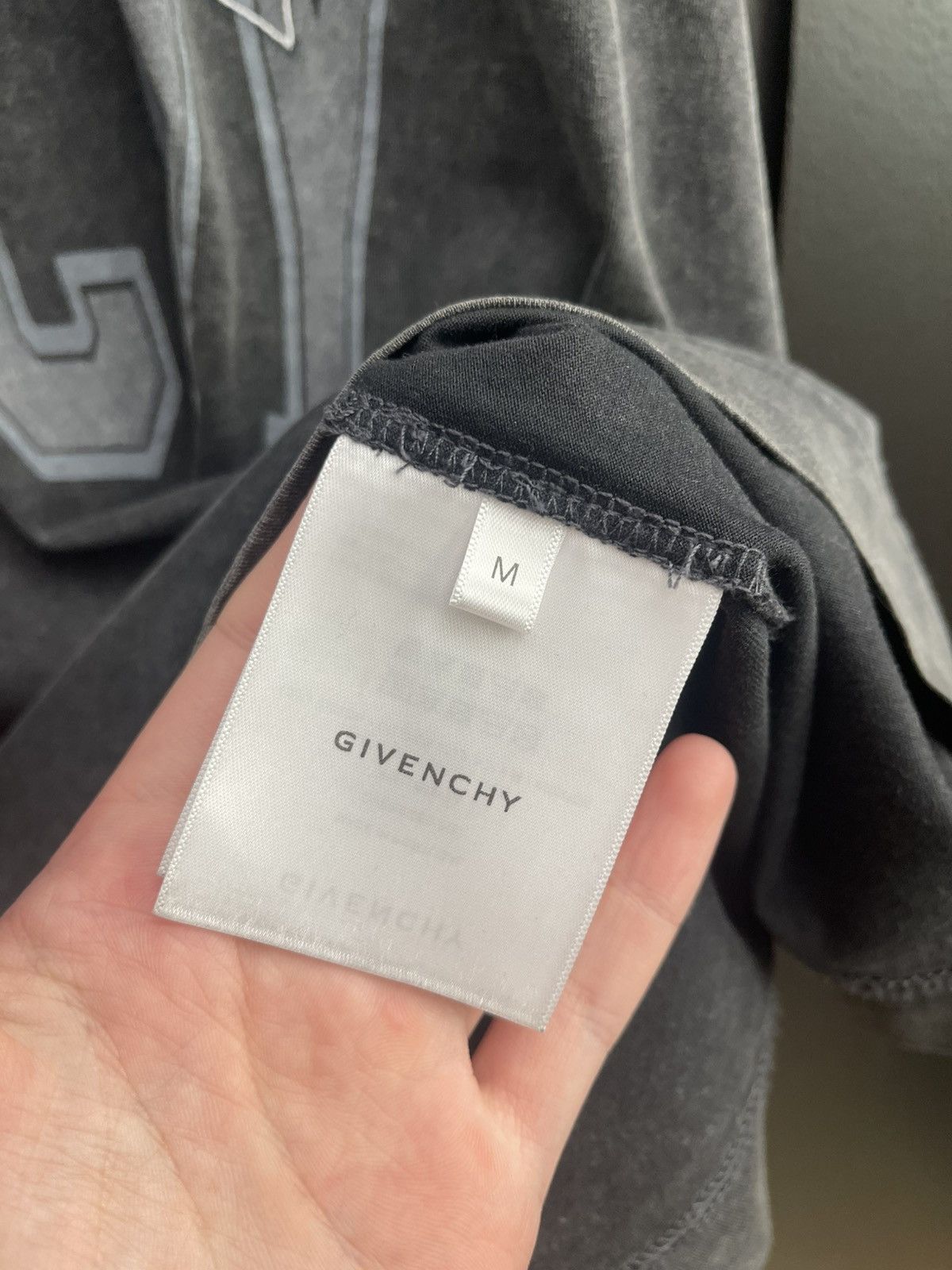 Givenchy Embroidered Logo T Shirt Size US M / EU 48-50 / 2 - 5 Thumbnail