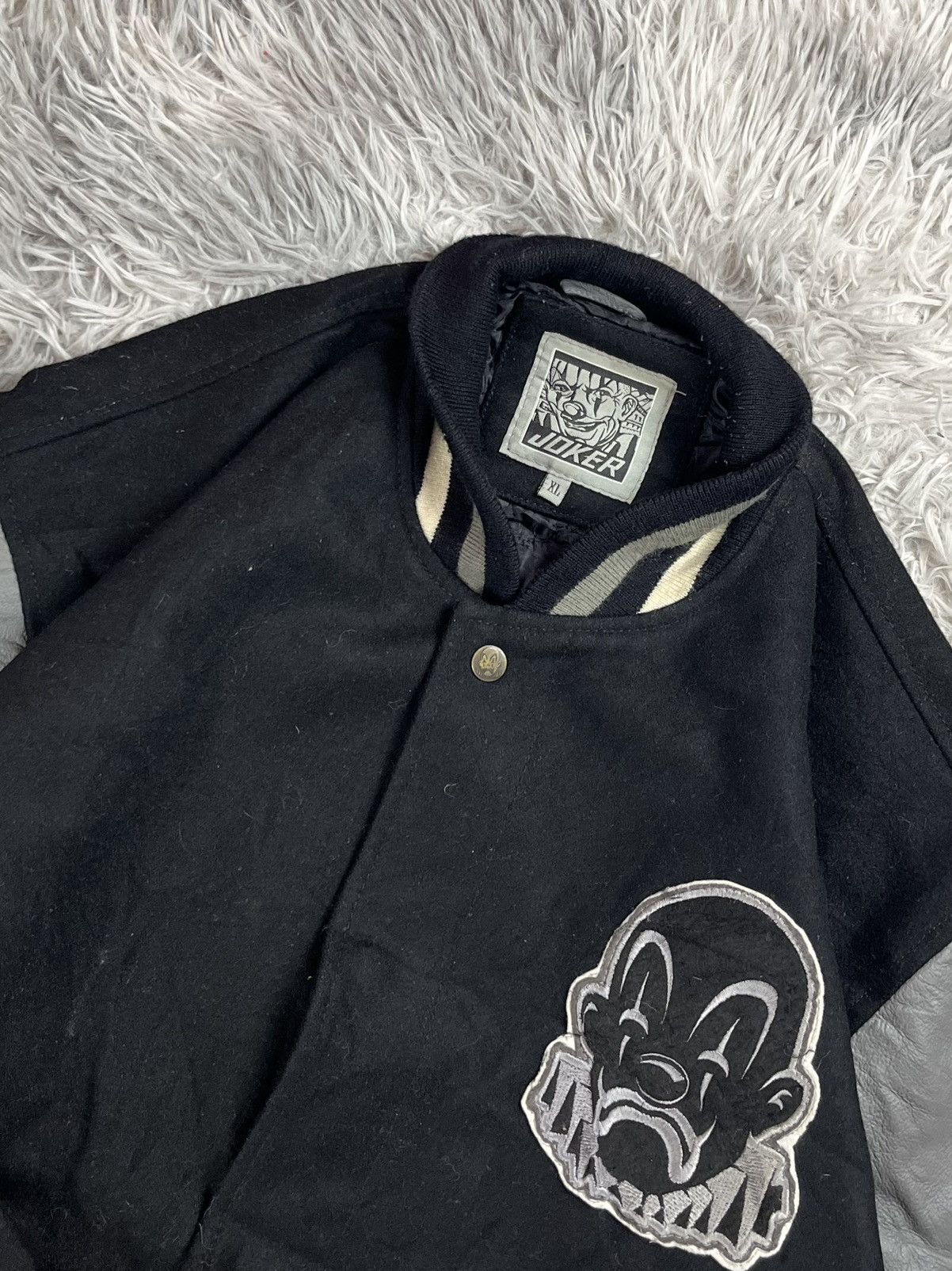 Vintage Vintage 90s joker varsity jacket Size US XL / EU 56 / 4 - 4 Thumbnail